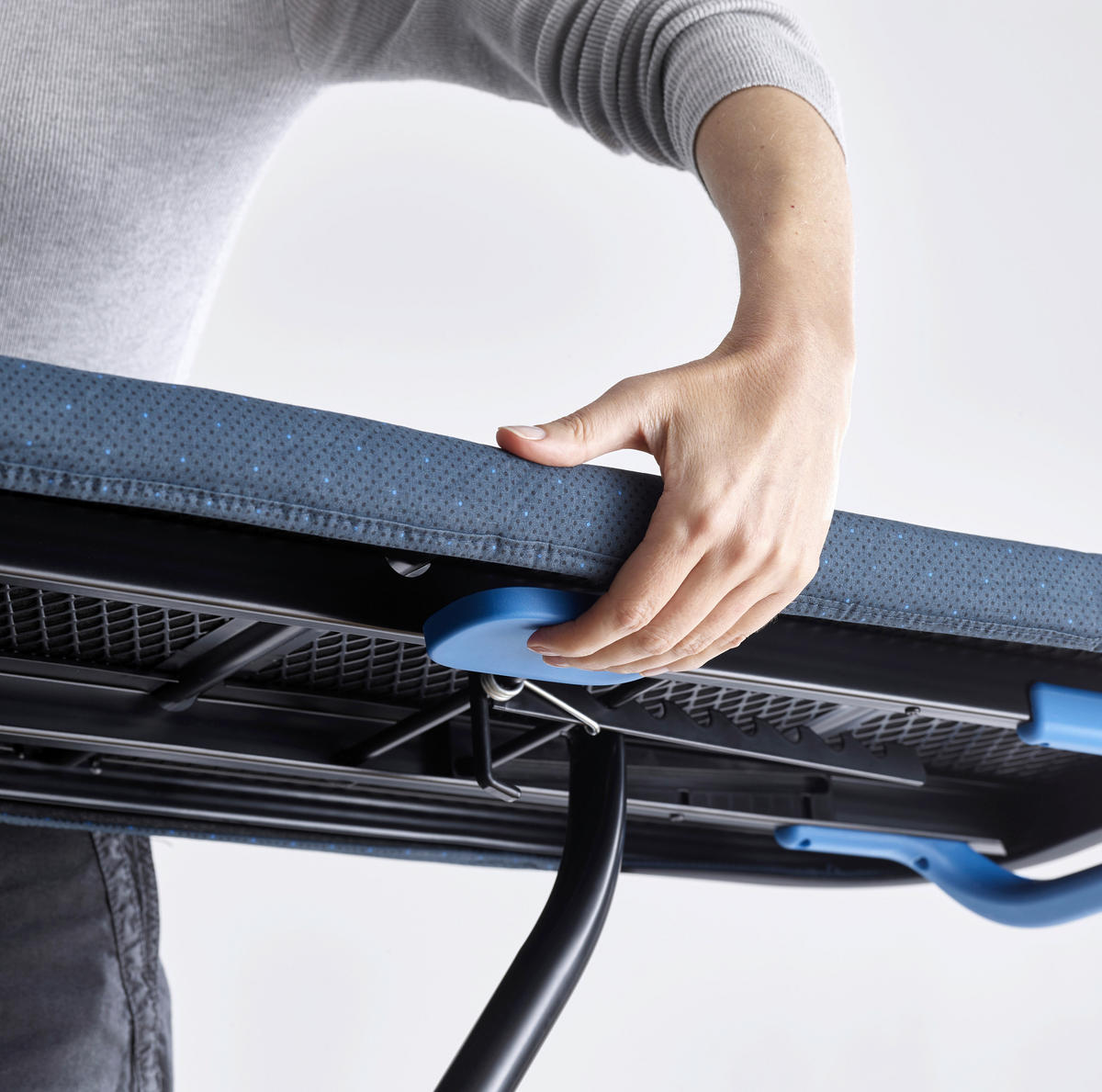 LIKALNA DESKA - temno modra, Basics, tekstil (38/136/8,5cm) - Joseph Joseph