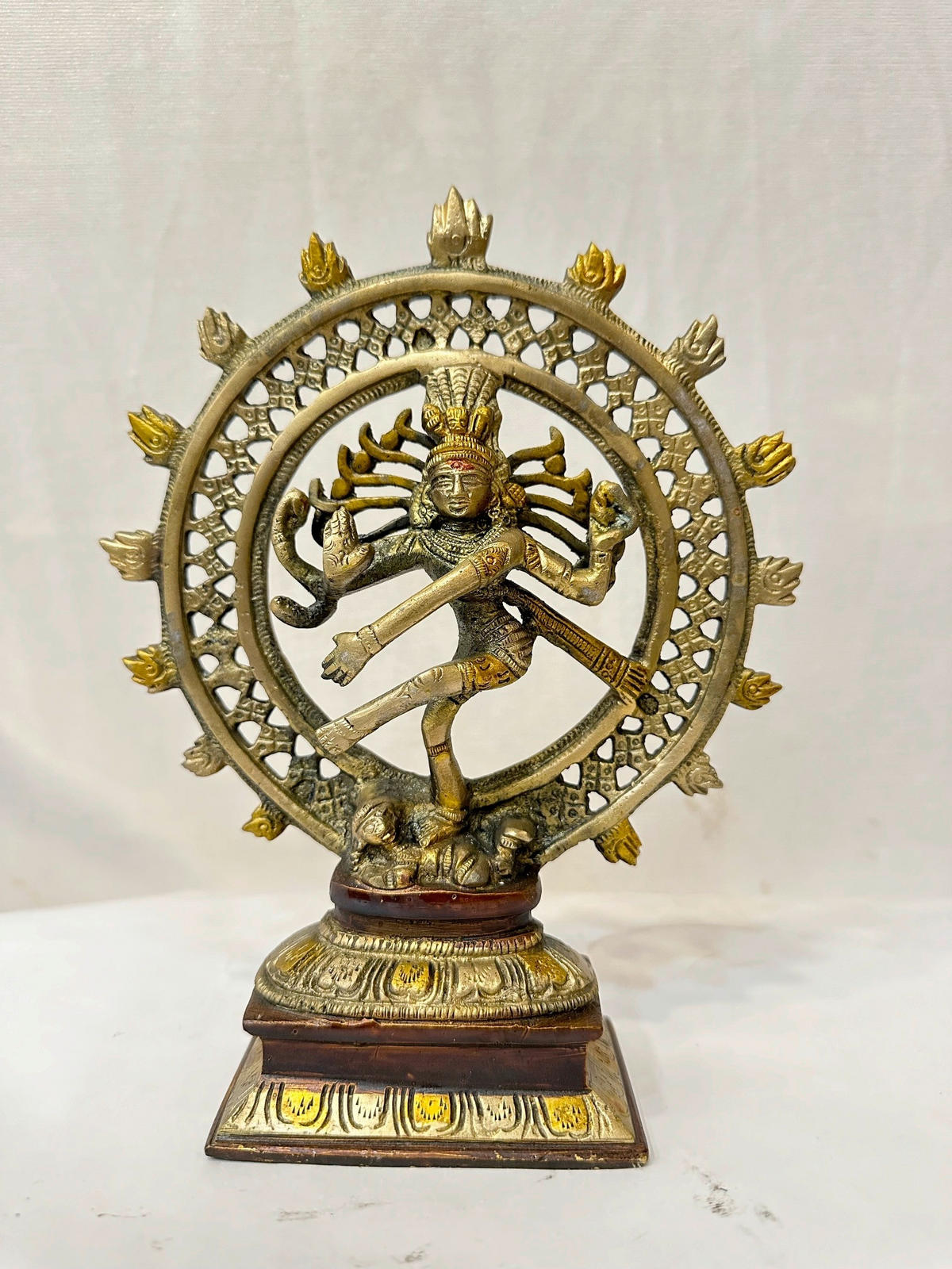 SZOBOR - aranyszínű/bronzszínű, Lifestyle, fém (16/6/21cm) - Ambia Home