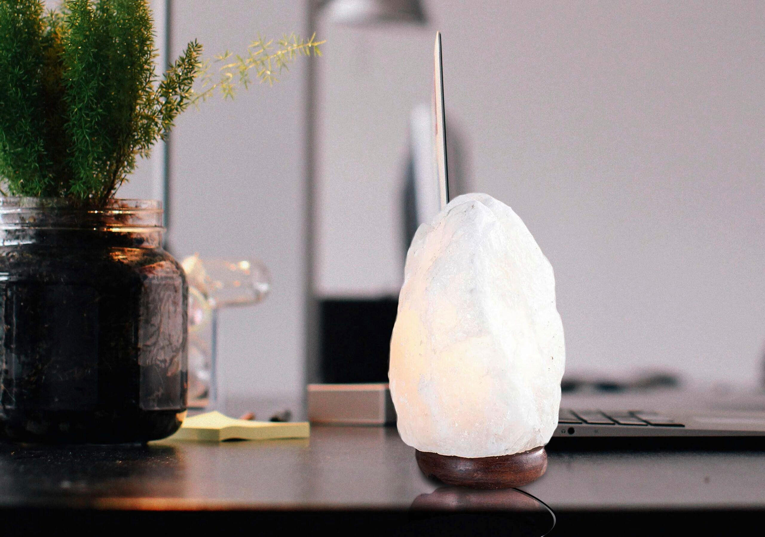SOLNA SVETILKA Stone 12/19 cm - bela/temno rjava, Trendi, kamen/les (12/19cm)