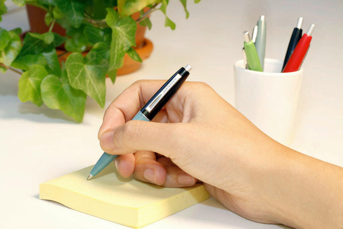 GUĽÔČKOVÉ PERO - Basics (1,3/11/5,1cm) - Kikkerland