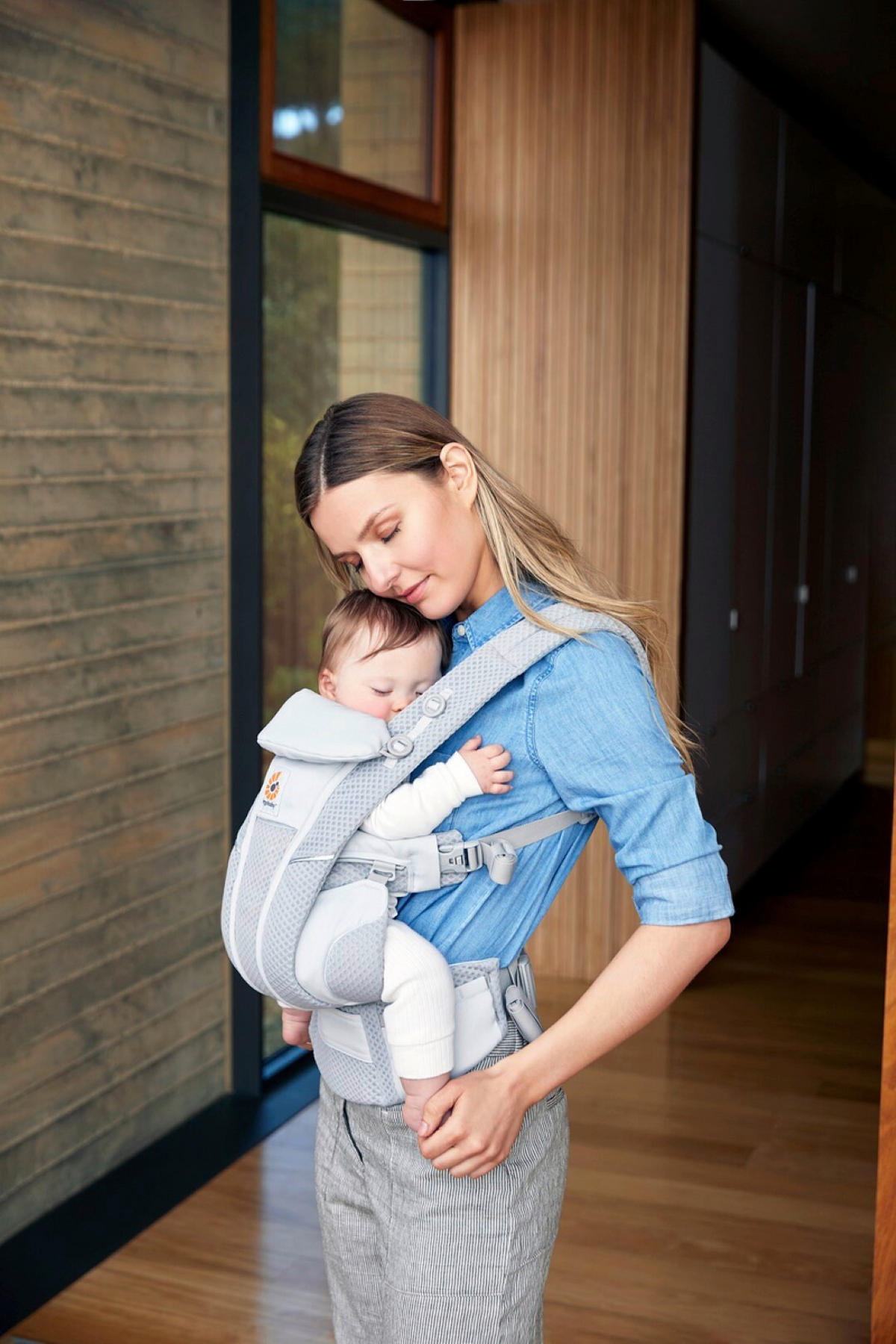 KENGUR NOSILJKA  Omni Breeze  - svetlosiva, Osnovno, tekstil (0,7kg) - Ergo Baby
