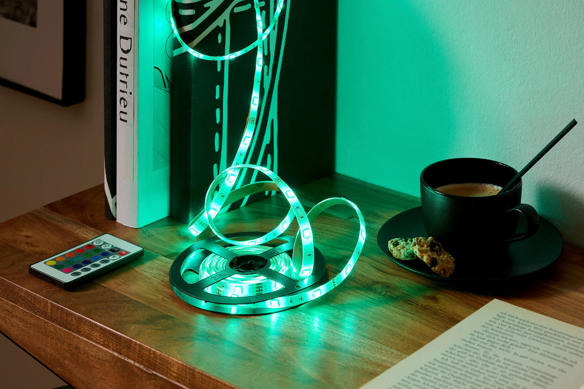 LED TRAKA  - višebojno, Basics, plastika (300cm) - Boxxx