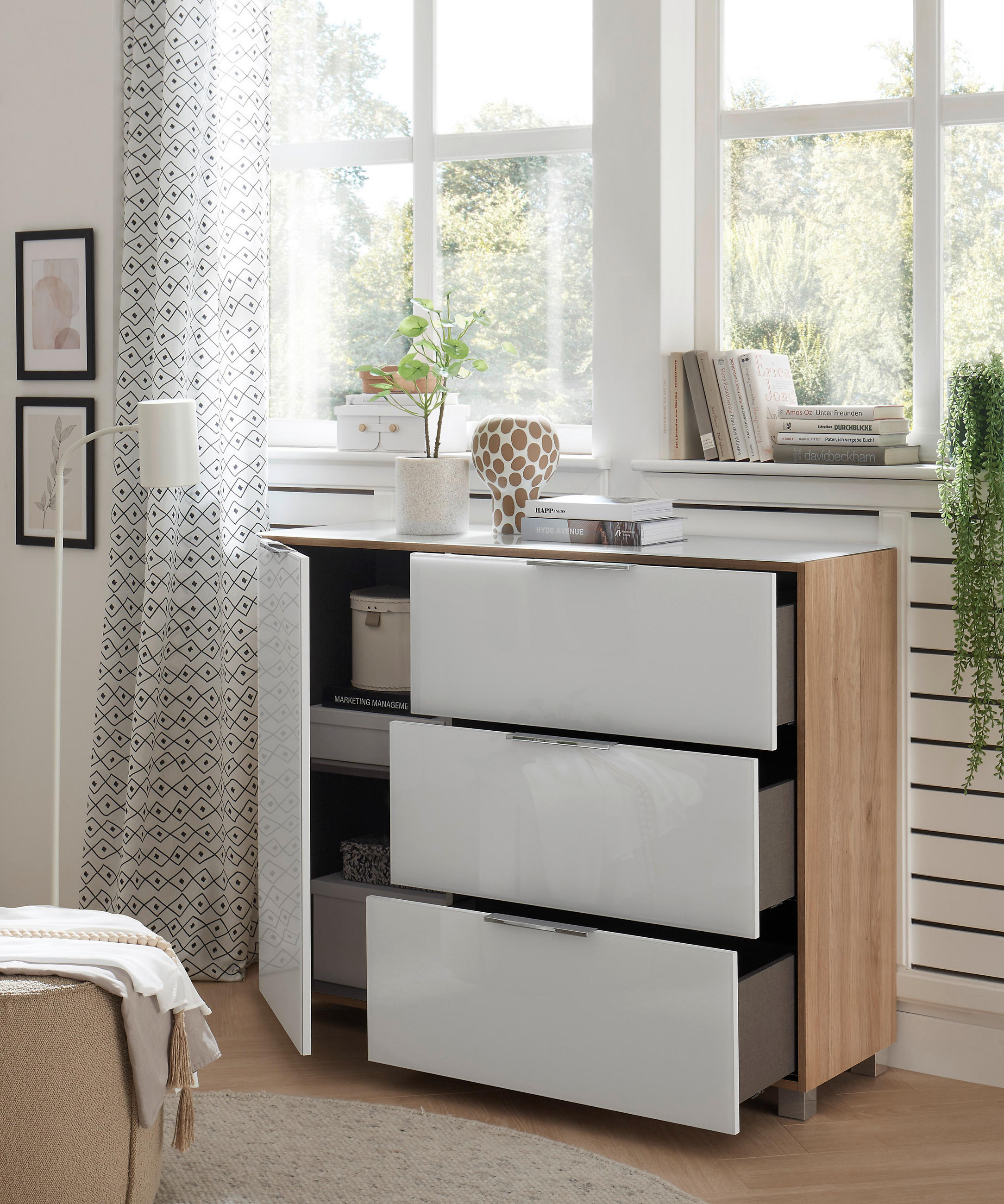 KOMMODE 120,5/96/38,2 cm  in Weiss, Eichefarben  - Chromfarben/Weiss, Konventionell, Glas/Holzwerkstoff (120,5/96/38,2cm) - Xora