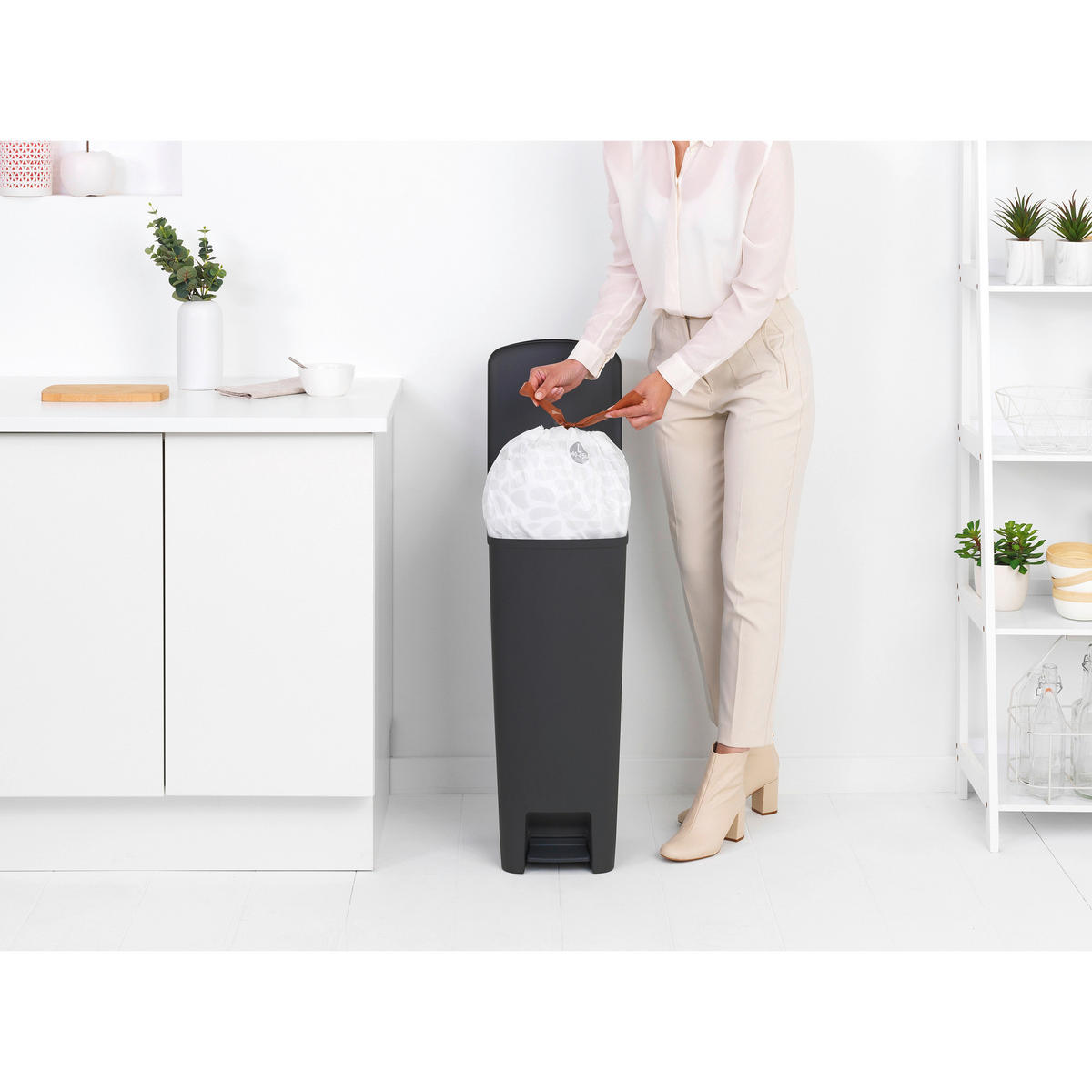 ODPADKOVÝ KOŠ  40 l - tmavě šedá, Basics, plast (28/66.6/35.2cm) - Brabantia