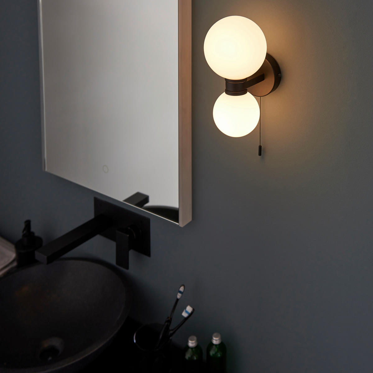 BADEZIMMER-WANDLEUCHTE Pulsa 12/23.2 cm   - Opal/Schwarz, Basics, Glas (12/23.2cm) - ENDON