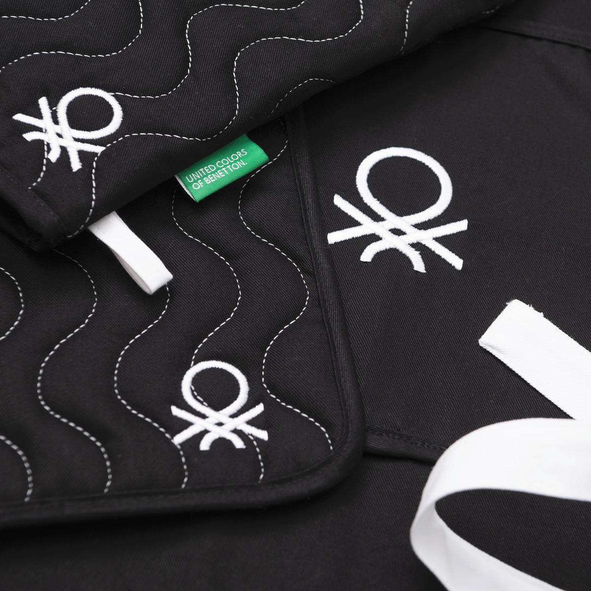 SCHÜRZEN-SET Schwarz, Weiß  - Schwarz/Weiß, Basics, Textil (30/26/2.5cm) - Benetton