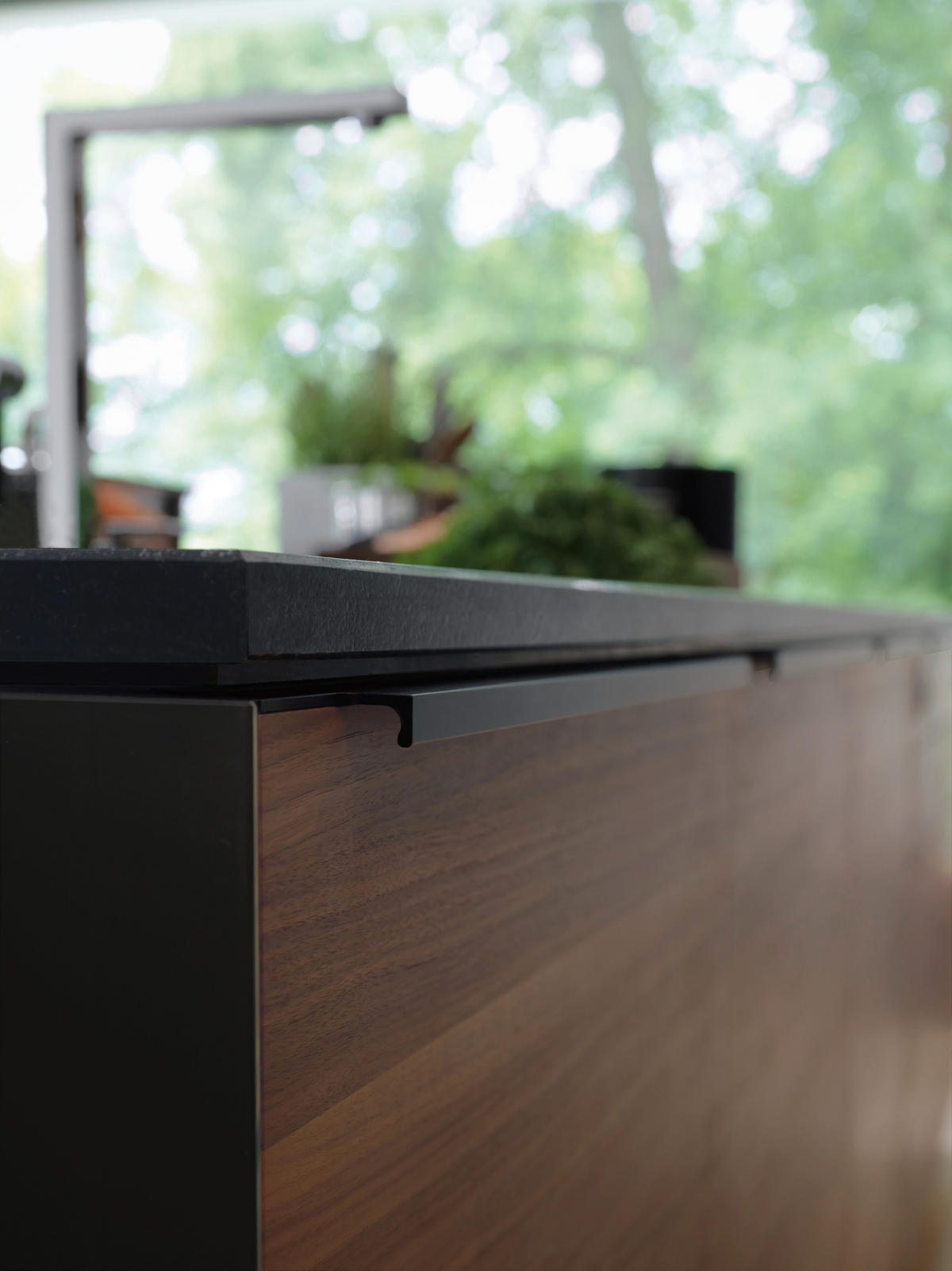 EINBAUKÜCHE   - Nussbaumfarben, Natur, Holz - TEAM 7