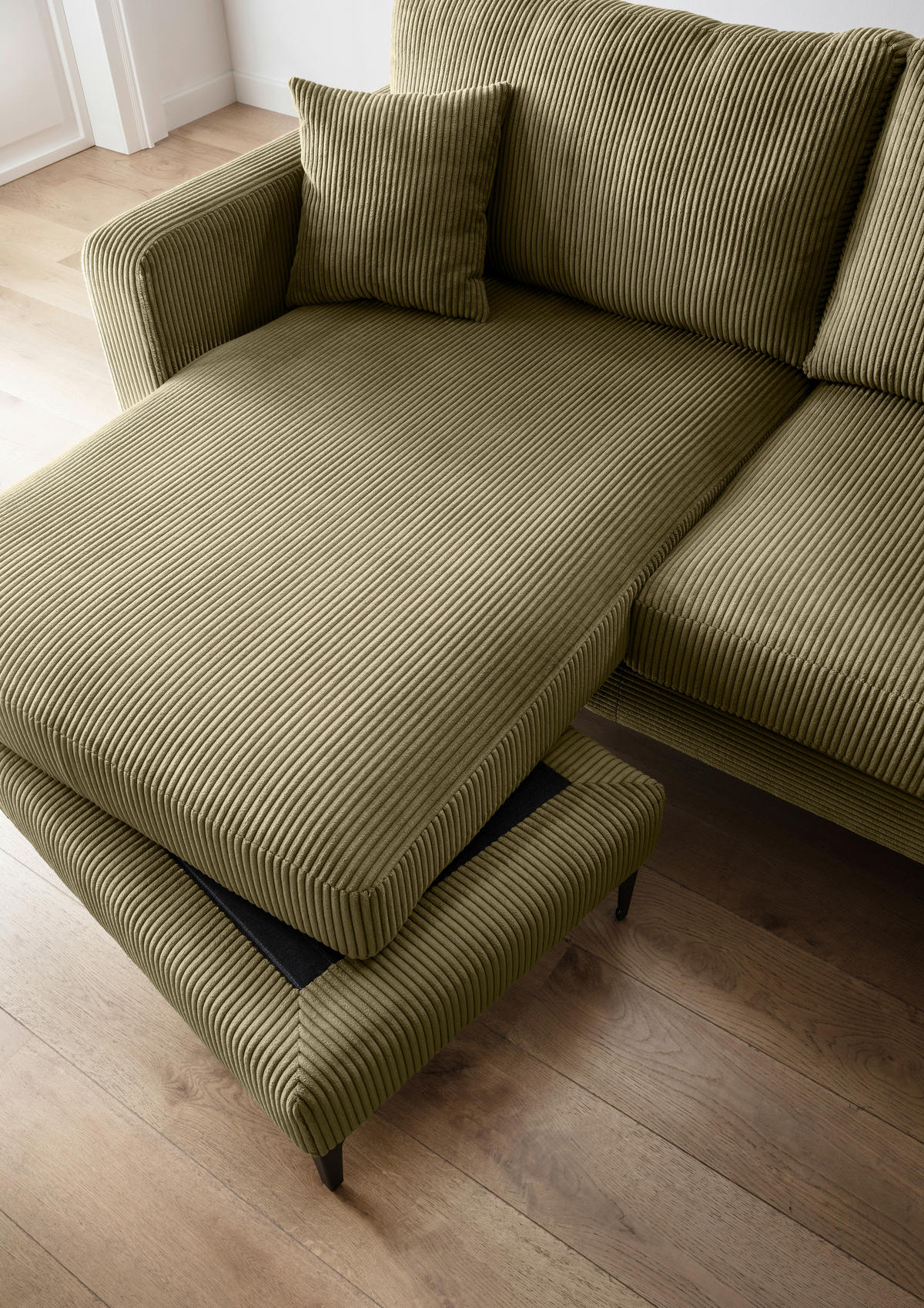 CloseUp von Livetastic ECKSOFA Eliza Olivgrün Cord.