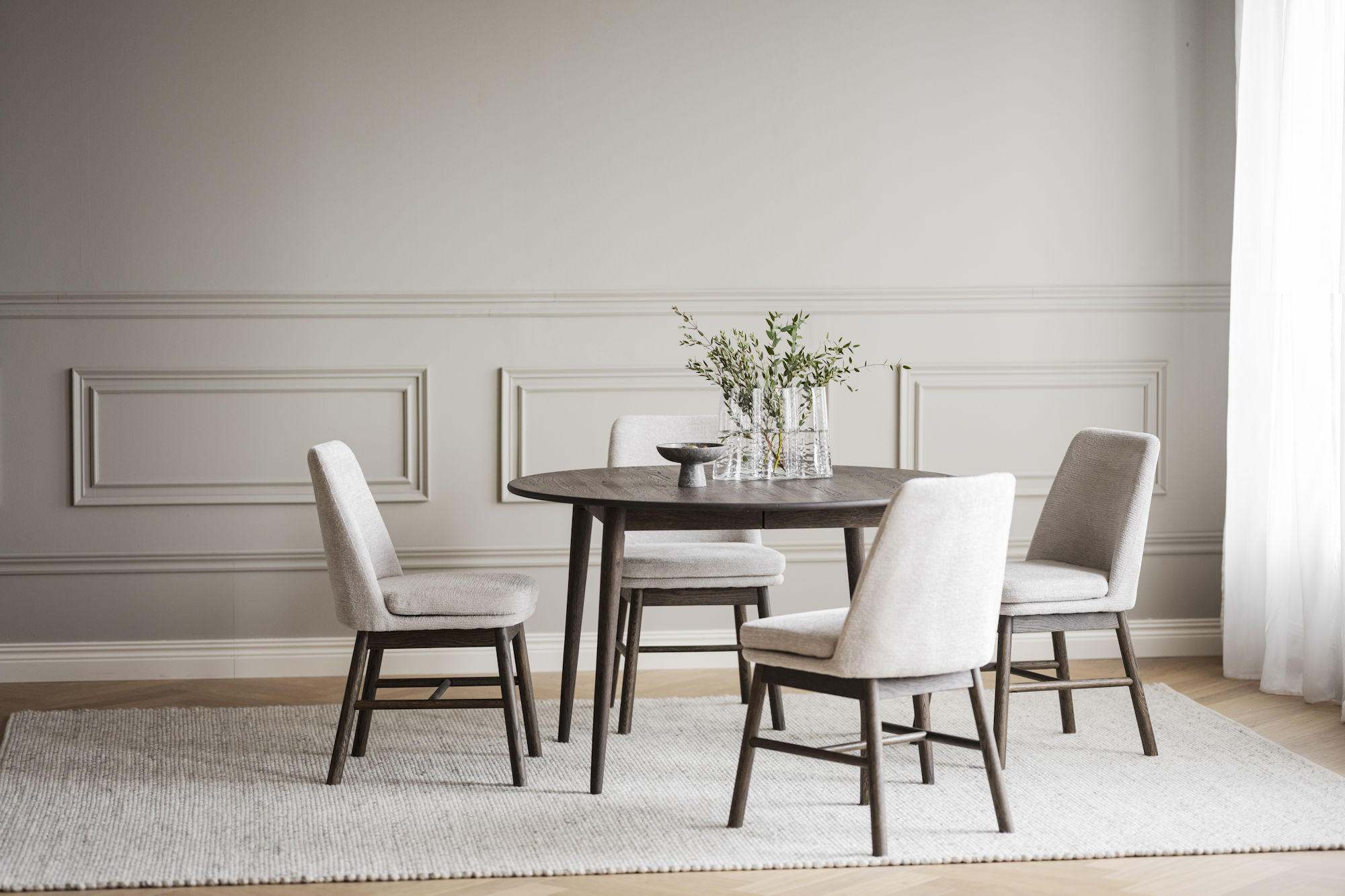 MATBORD mörkbrun rund  utdragbar, finns i olika storlekar, finns i olika trädekorer  - mörkbrun, Design, trä (120/120/74cm) - Rowico