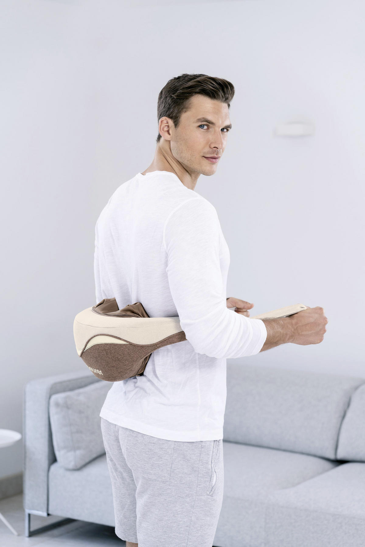 NACKENMASSAGEGERÄT - Creme/Braun, Design, Textil (55/39/19cm) - Beurer