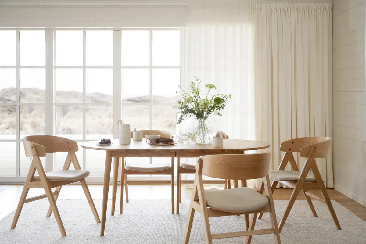 MATBORD ekfärgad oval  utdragbar, finns i olika storlekar, finns i olika trädekorer  - ekfärgad, Design, trä (170/105/74cm) - Rowico