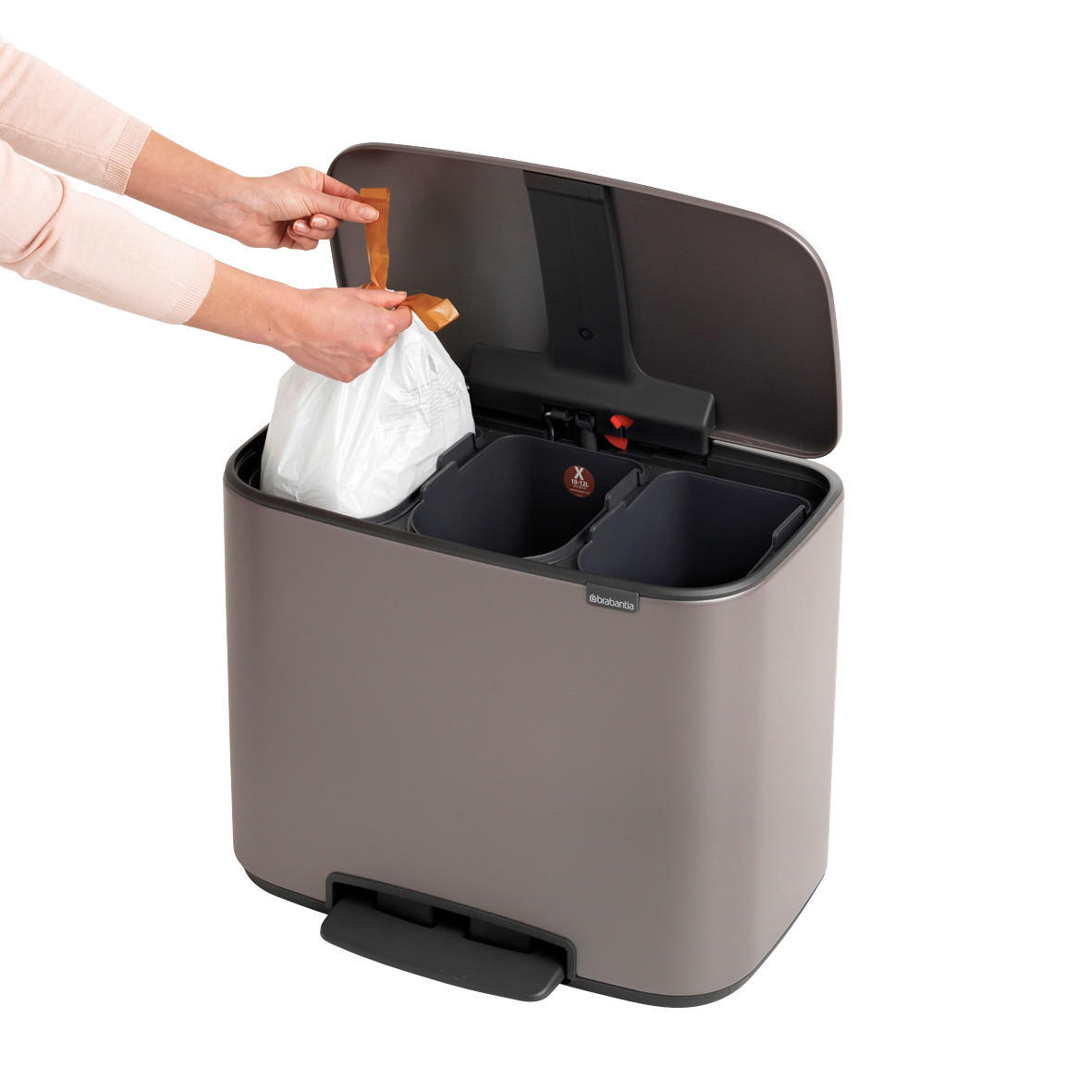ODPADKOVÝ KÔŠ 33 l - čierna/sivá, Design, kov/plast (54/44/36,5cm) - Brabantia