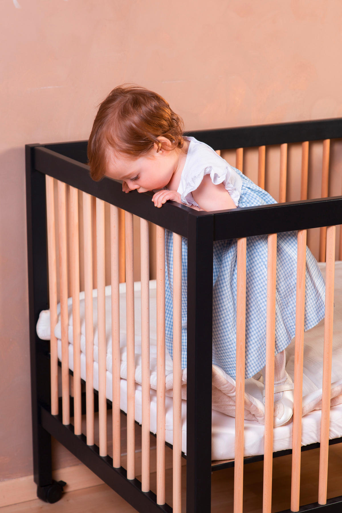 LAUFGITTER Playpen 97 2023  98/78/82 cm  - Schwarz/Naturfarben, KONVENTIONELL, Holz/Kunststoff (98/78/82cm) - Childhome