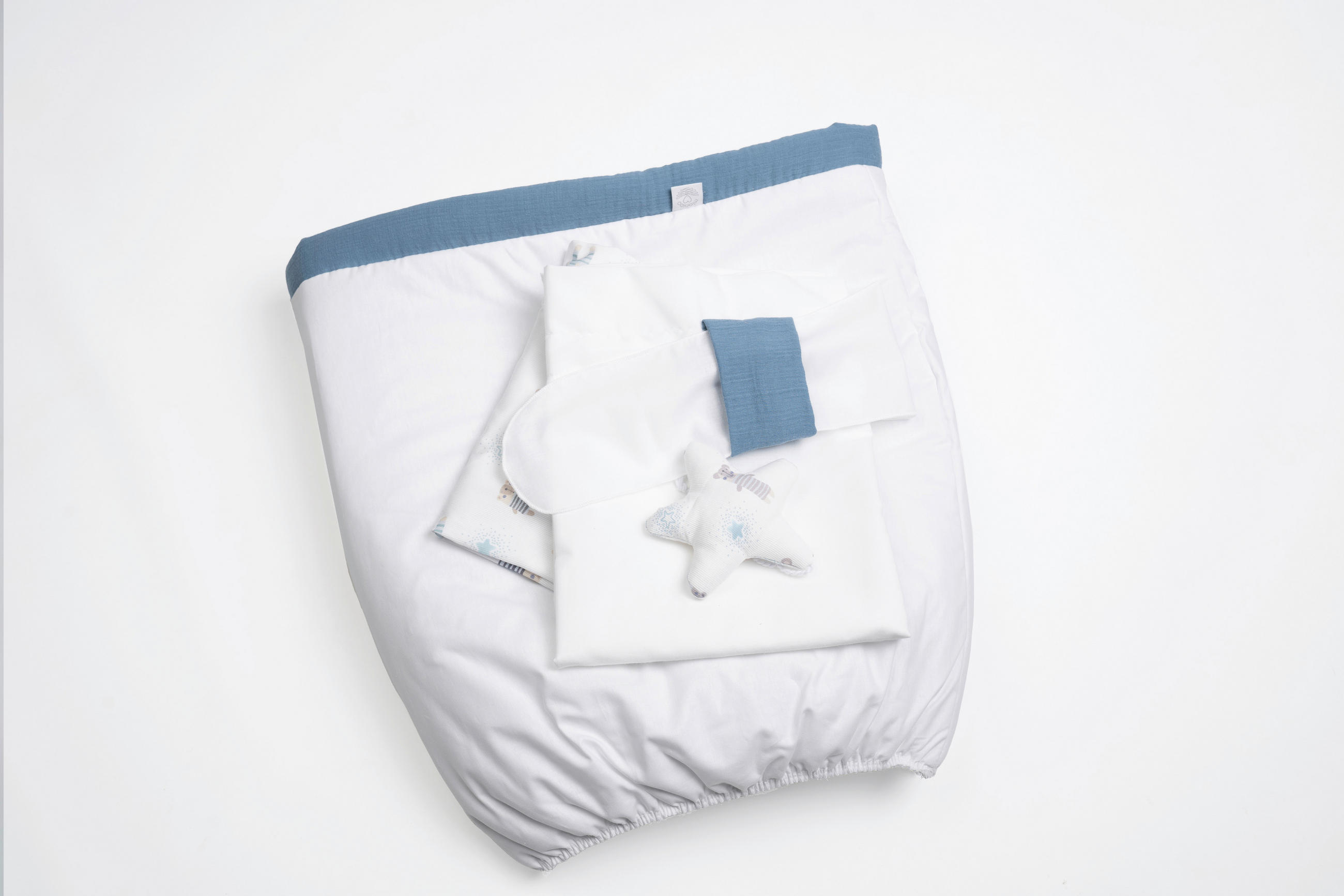 Mionido Stubenwagenset Pyjamabär Weiß, Pastellblau 130x180 cm