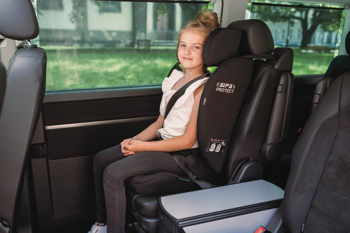 KINDERAUTOSITZ Lupo I-Size Black  - Schwarz, Basics, Kunststoff/Textil (44/62/48cm) - Osann