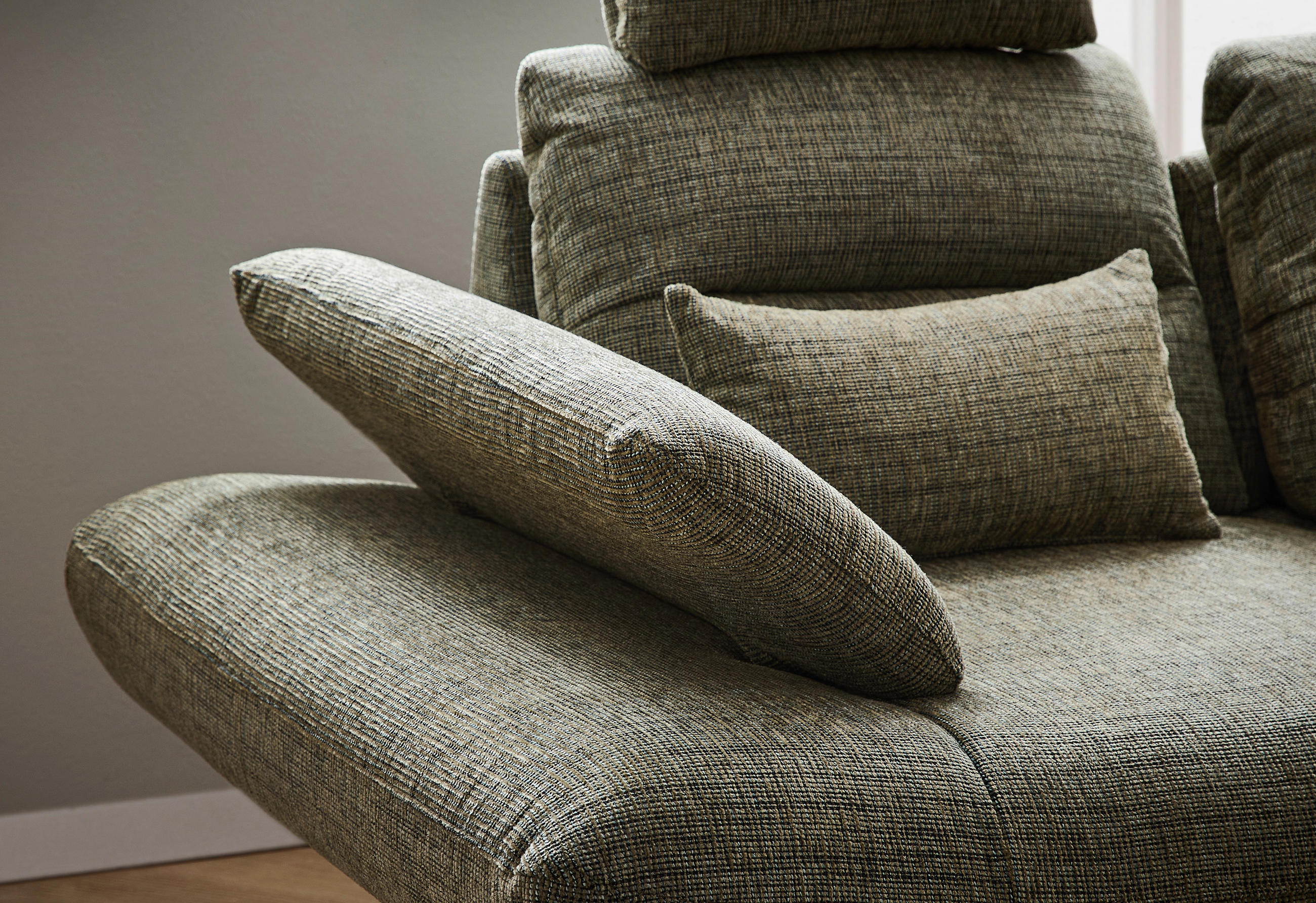 CloseUp von Welnova ECKSOFA Olivgrün Chenille.