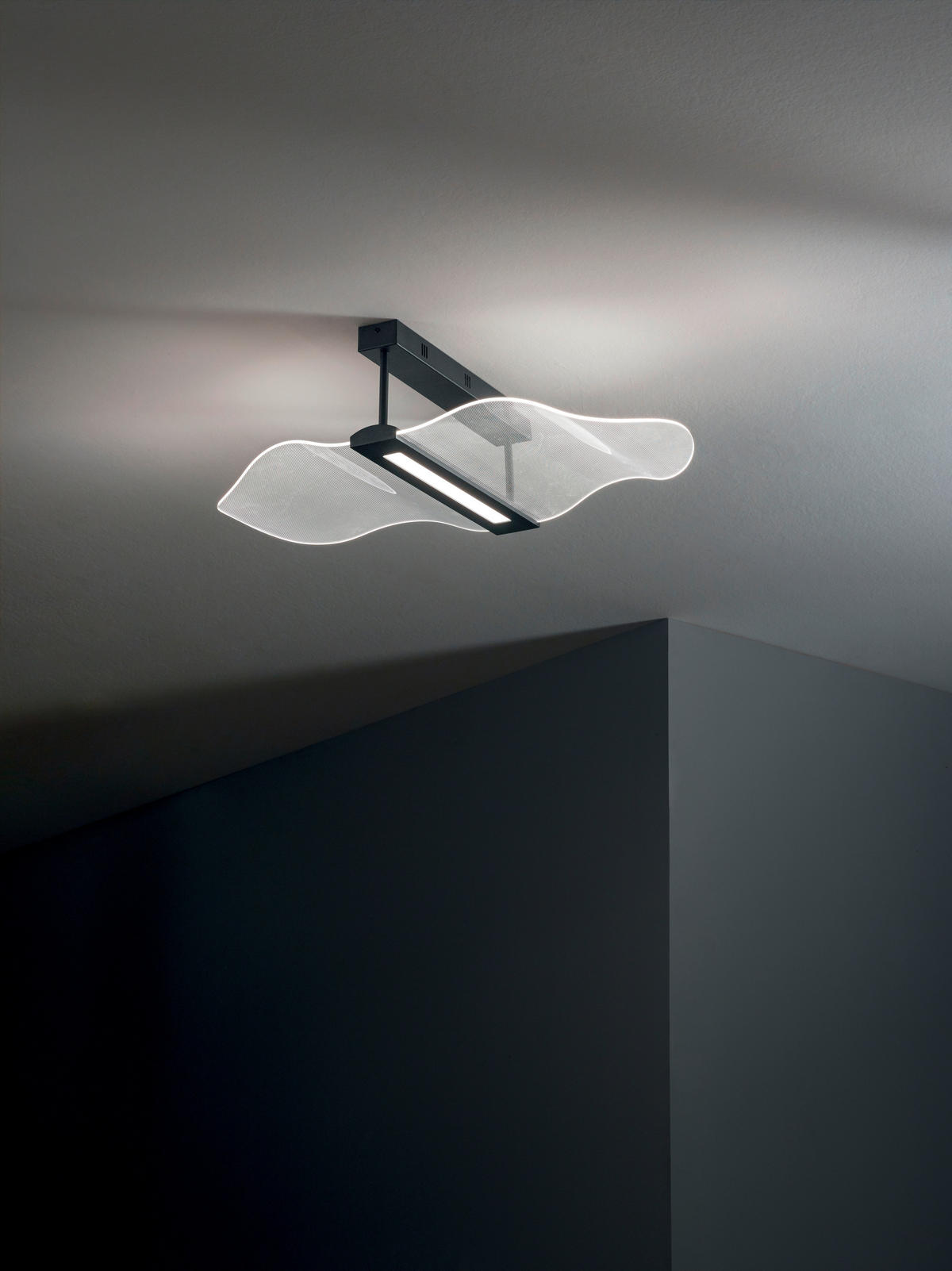 LED PLAFONJERA - crna, Dizajnerski, metal/plastika (85/40/200cm)
