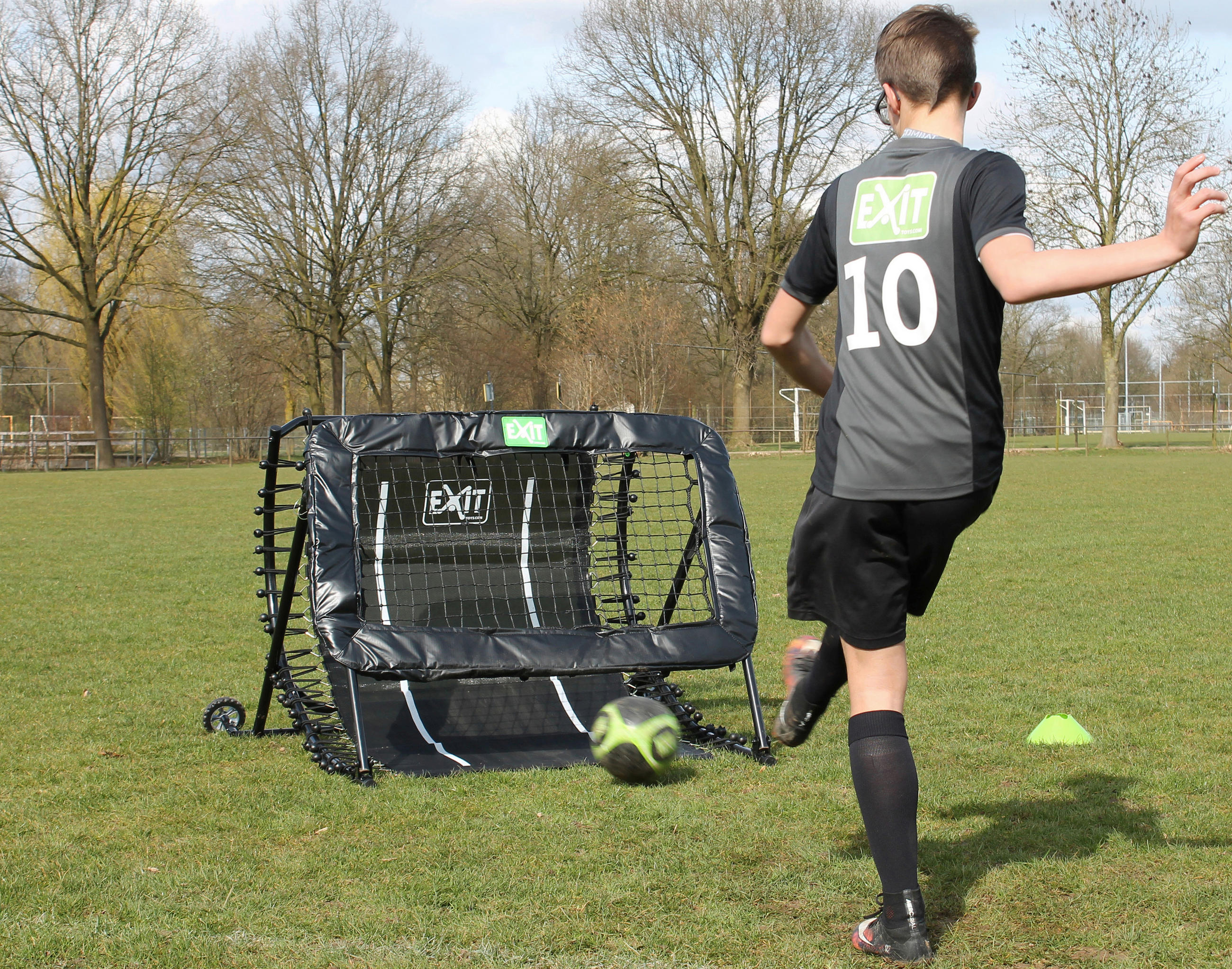 FOTBOLLSMÅL - svart, Klassisk, metall (124/90/105cm) - EXIT Toys
