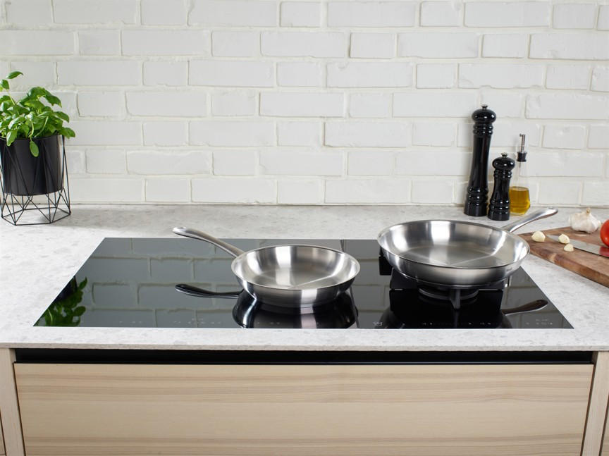 PÁNEV  24 cm  - barvy stříbra, Basics, kov (24cm) - Fissler