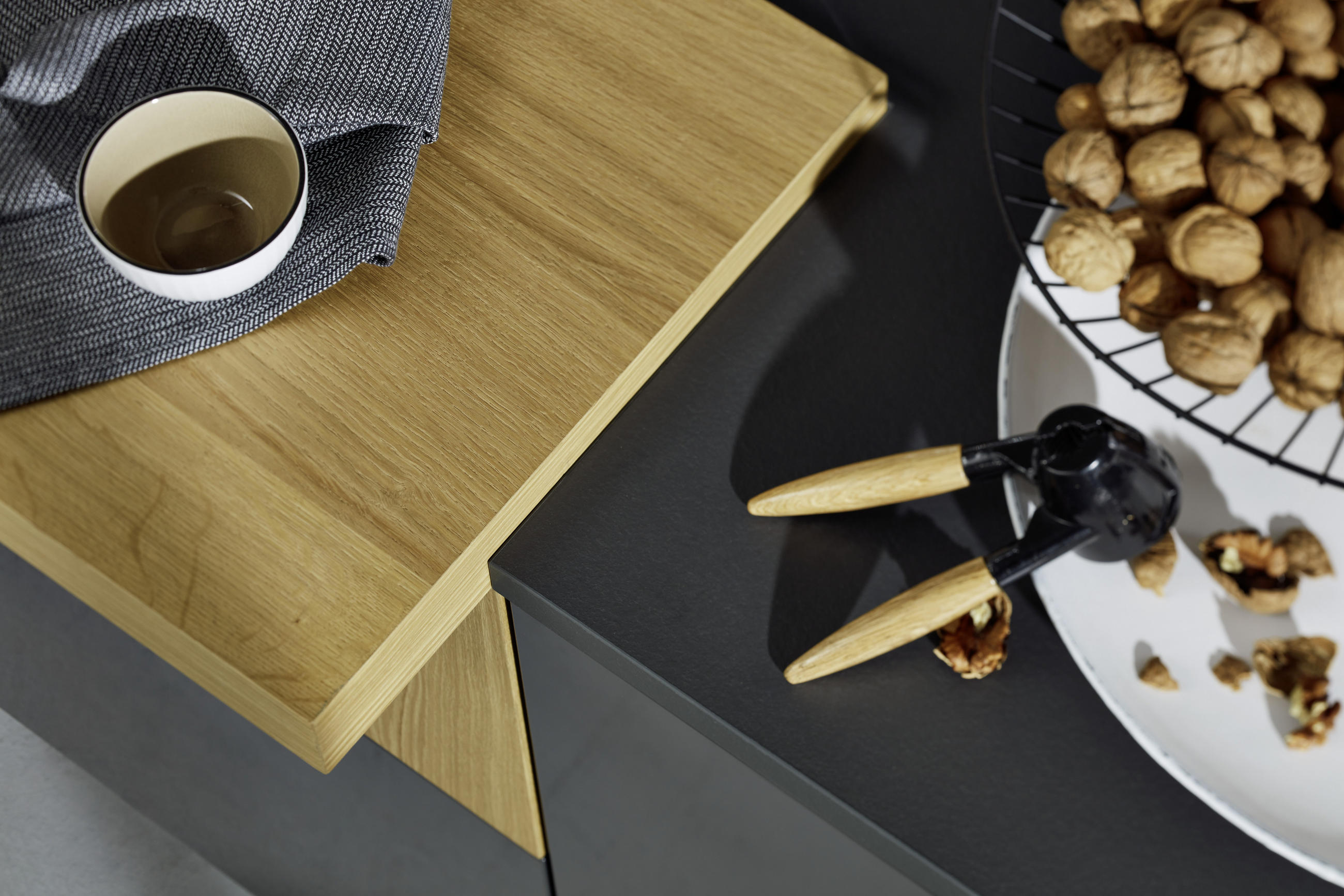 EINBAUKÜCHE   - Graphitfarben, Design, Holzwerkstoff - Dieter Knoll