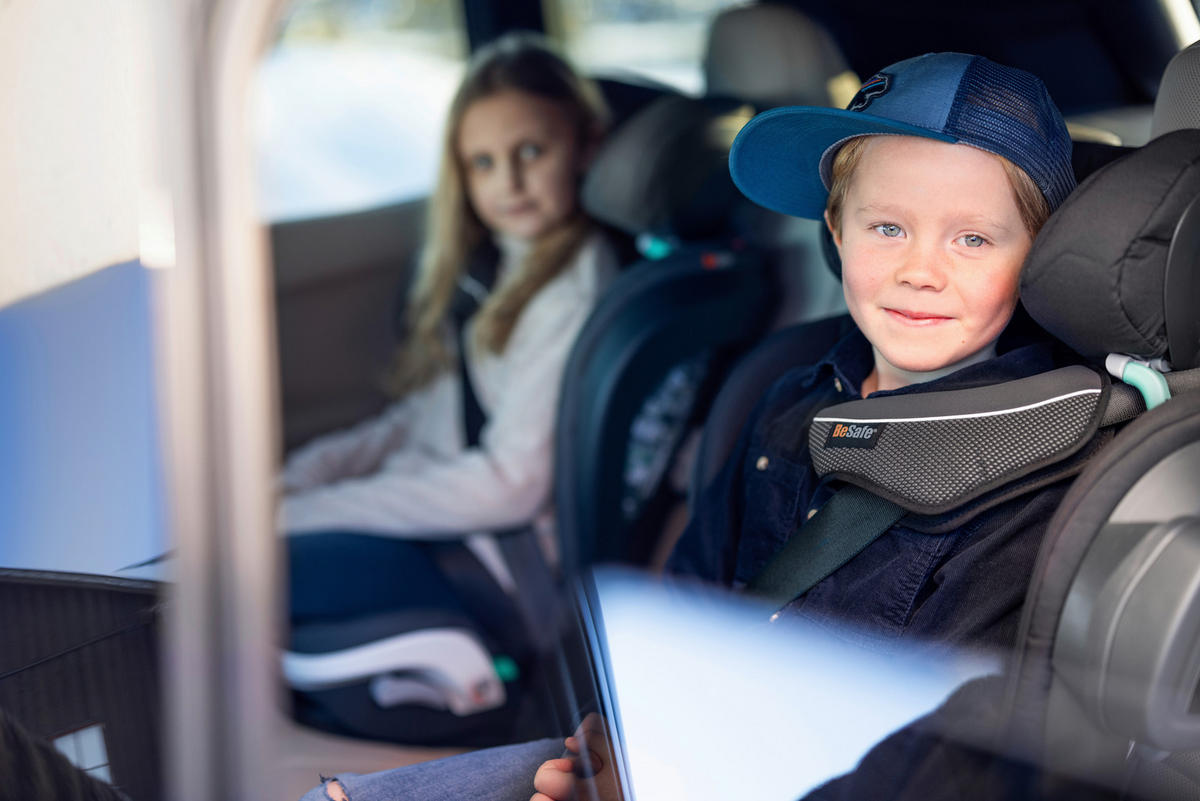 DJEČJA AUTOSJEDALICA  IZI FLEX FIX 2 I-SIZE  - crna, Basics, tekstil/plastika (7kg) - Besafe