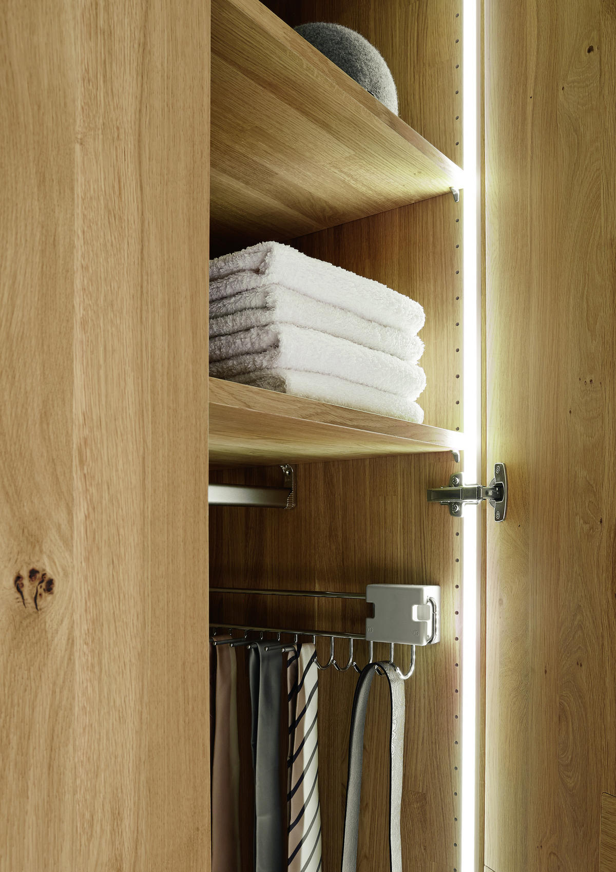 DREHTÜRENSCHRANK 302/223/62 cm 6-türig  - Eichefarben/Braun, Natur, Holz/Holzwerkstoff (302/223/62cm) - Valnatura