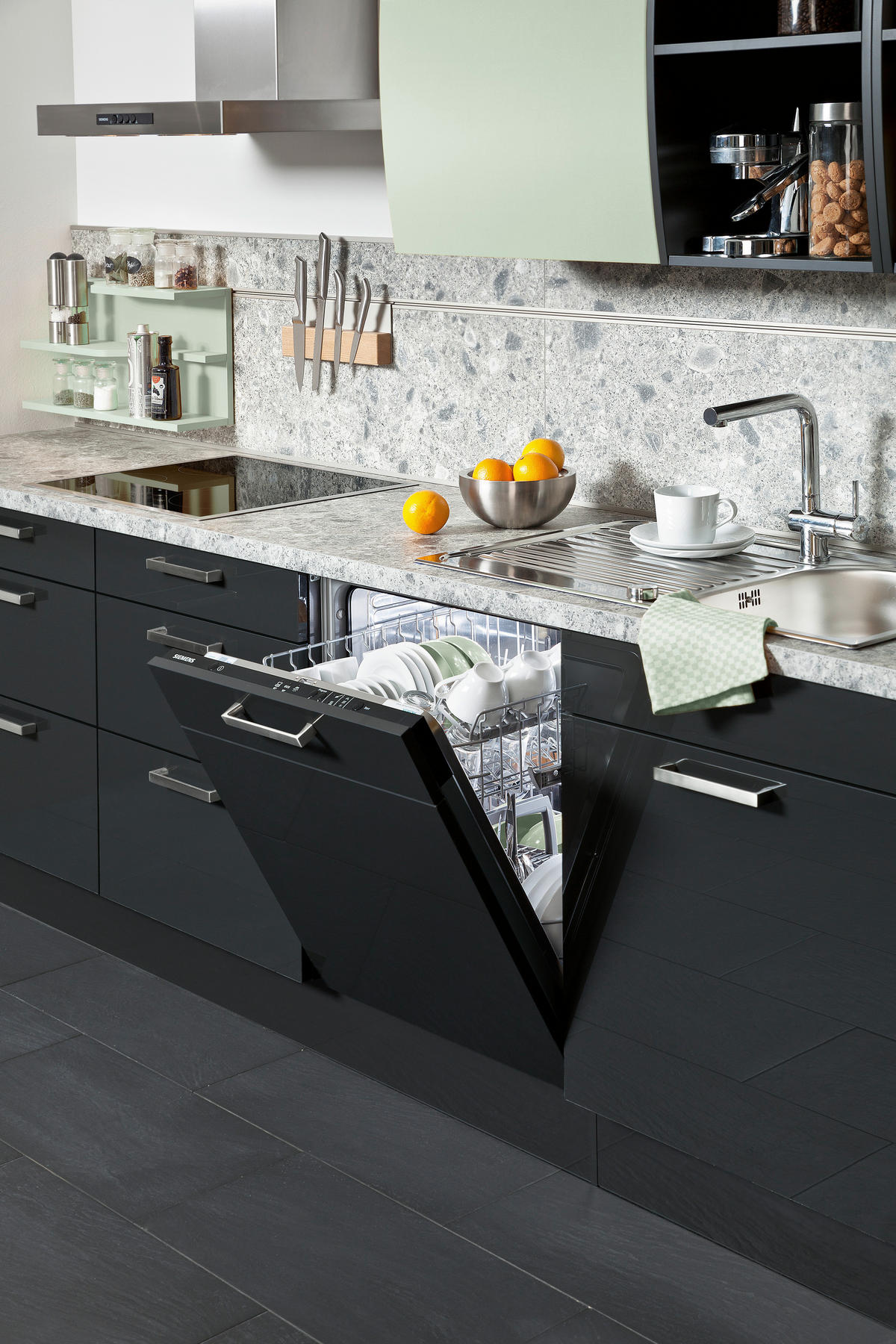 KUCHYŇA NA MIERU FINA - čierna/pastelová zelená, Design, kompozitné drevo - Novel