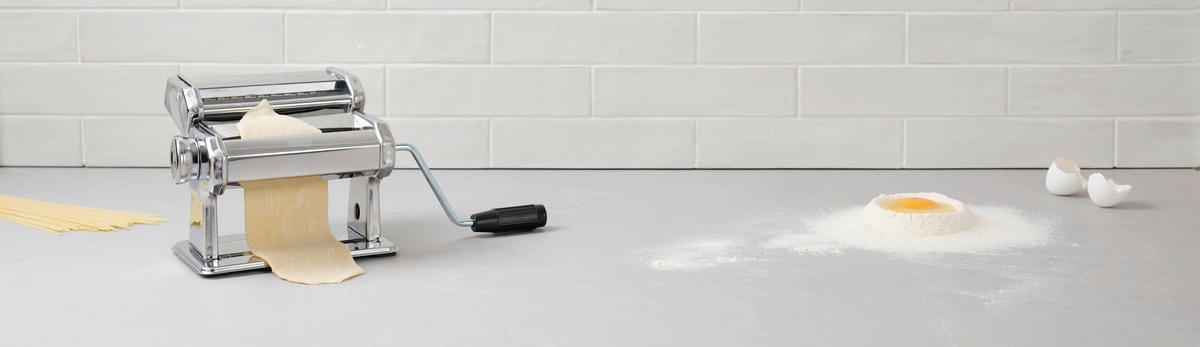 MAșINĂ PENTRU PASTE - culoare inox/negru, Basics, plastic/metal (20/12,2/12,9cm) - Homeware Profession.