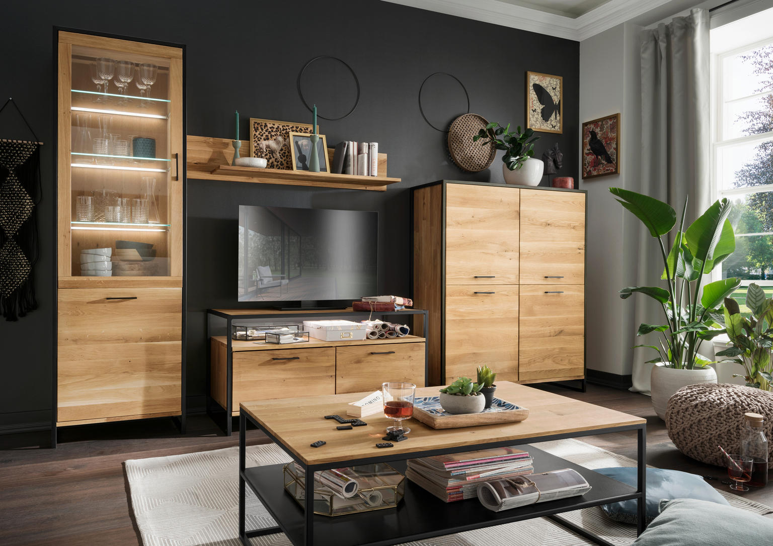 HIGHBOARD Asteiche massiv Eichefarben - Einrichtungsbeispiel
