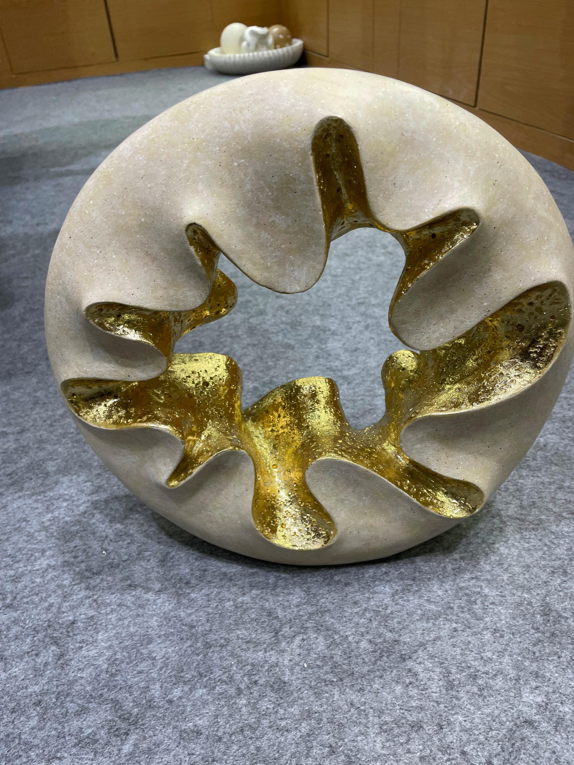 SCULPTURĂ - alb/auriu, Basics, plastic (31/11/29,5cm)