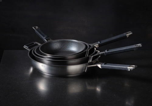 PÁNEV NA SMAŽENÍ  32 cm  - černá/barvy nerez oceli, Basics, kov (32cm) - Rösle