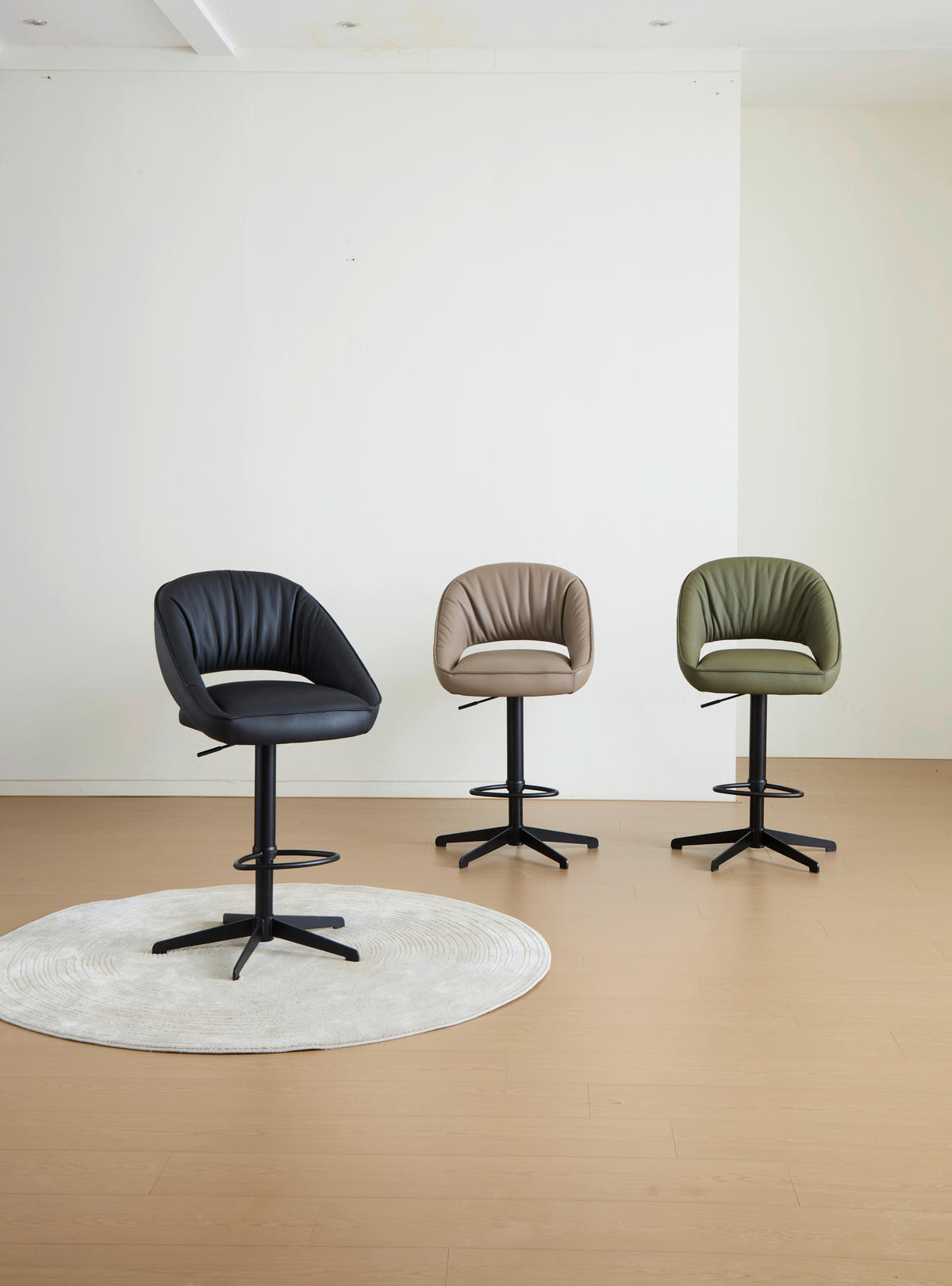 BARHOCKER Echtleder Schwarz Eisen Sitzfläche 360° drehbar, automatische Rückholfunktion  - Schwarz, Design, Leder/Metall (56/96-120/59cm) - Dieter Knoll