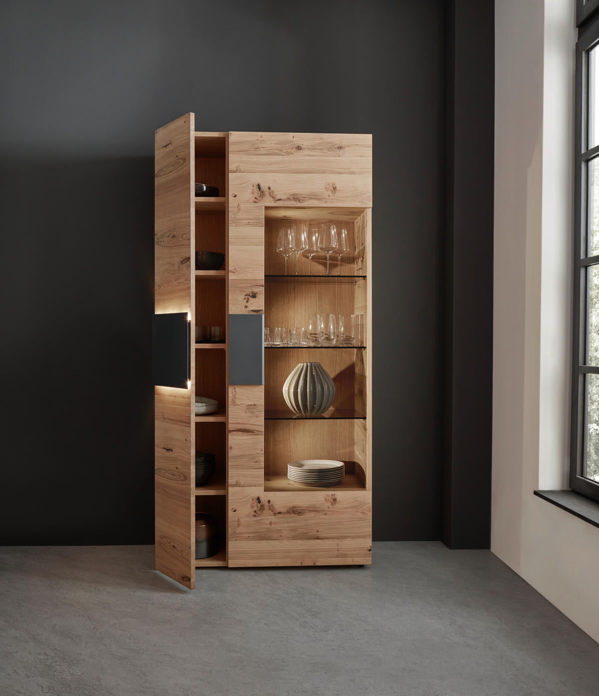 VITRINE  in furniert, mehrschichtige Massivholzplatte (Tischlerplatte) Wildeiche Anthrazit, Eichefarben  - Eichefarben/Anthrazit, Natur, Glas/Holz (97,2/194/43,5cm) - Voglauer