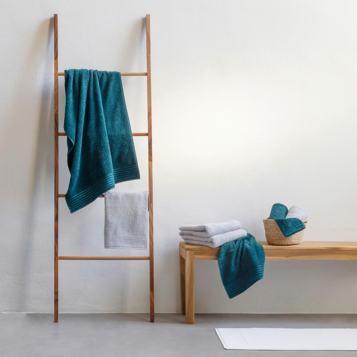 DUSCHTUCH New Classic 67/140 cm  - Rot, Basics, Textil (67/140cm) - Moeve