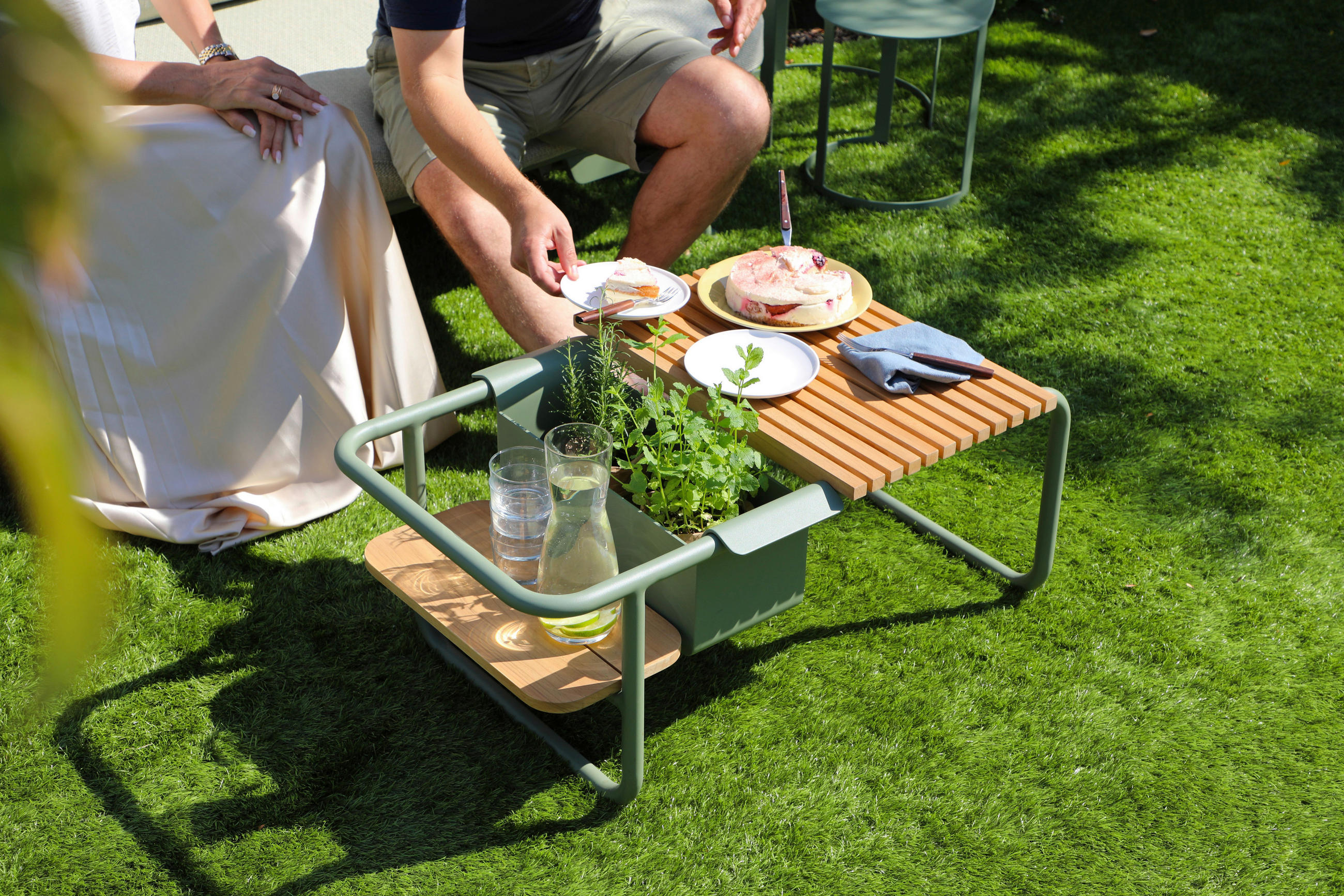 LOUNGETISCH 83,5/46/36 cm Holz, Metall  - Grün/Teakfarben, Design, Holz/Metall (83,5/46/36cm) - Zebra 