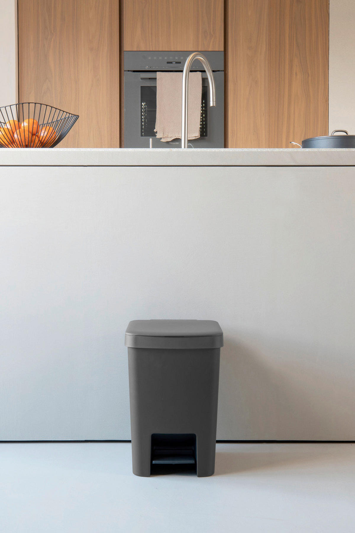 KOŠ ZA SMETI - temno siva, Basics, umetna masa (28/40.9/35.2cm) - Brabantia