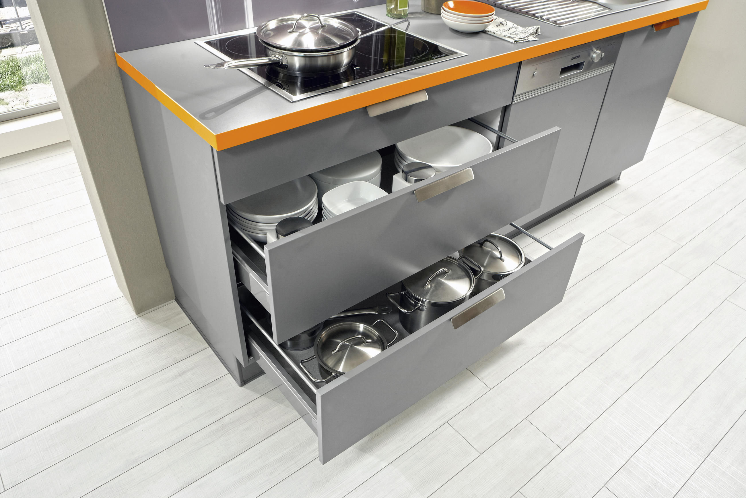BUCĂTĂRIE LA COMANDĂ   - Design, material pe bază de lemn - Celina