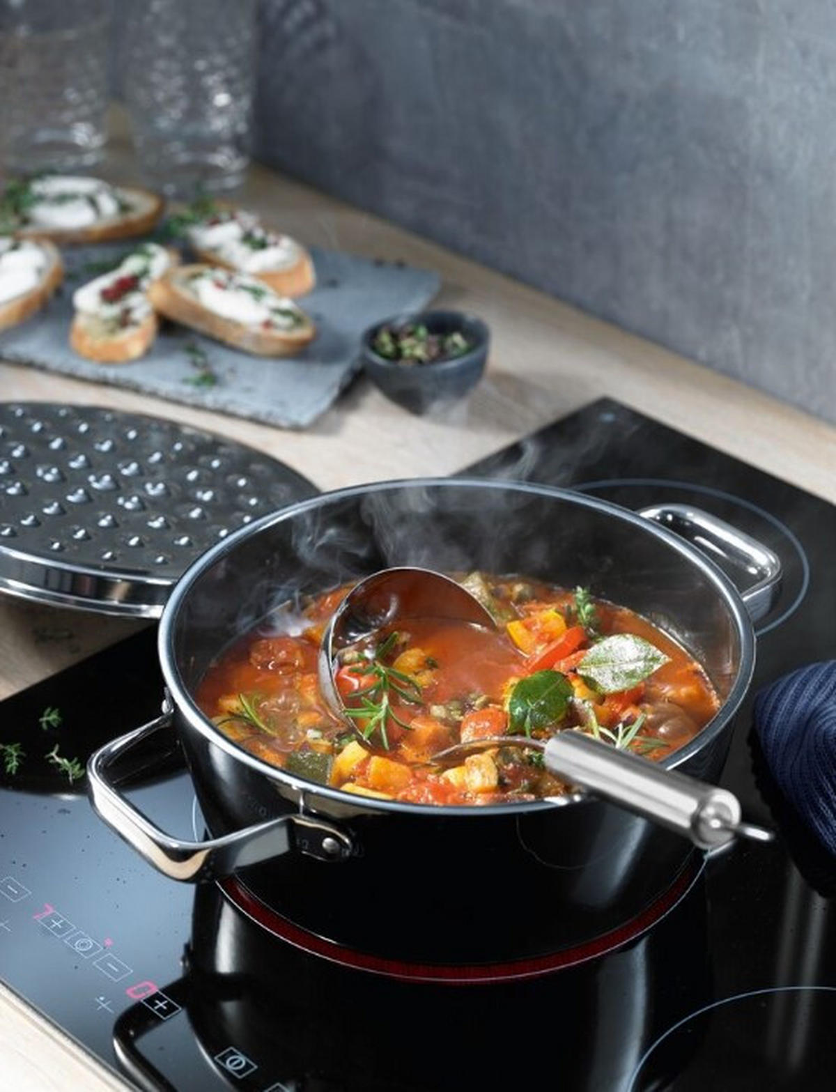 GRYTA FÖR KÖTT Fusiontec Aromatic 3,1 l  - stålfärgad/svart, Basics, metall/naturmaterial (22/9cm) - WMF