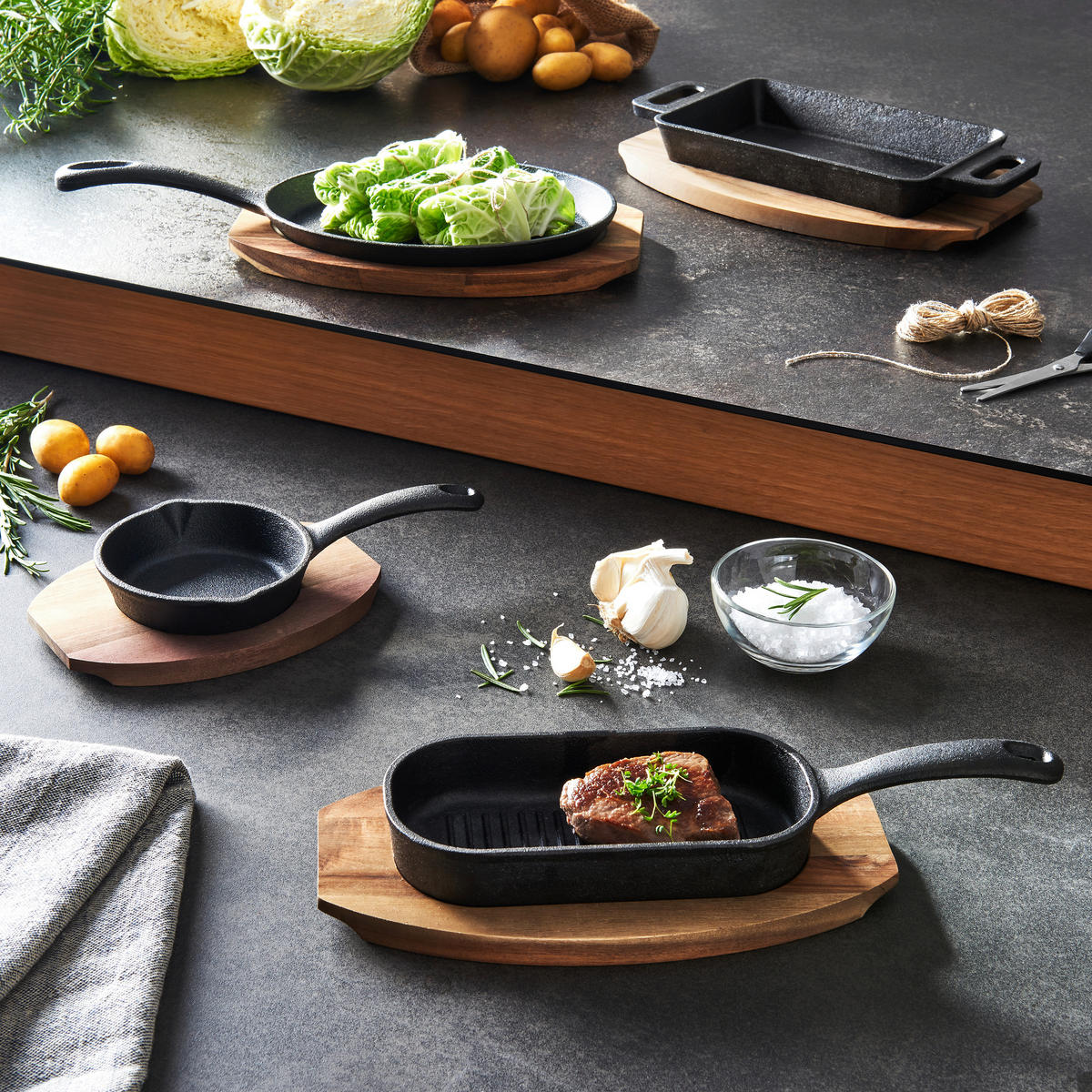 GRILLPFANNE  - Schwarz/Naturfarben, Basics, Holz/Metall (31,6/10/3,5cm) - Homeware Profession.