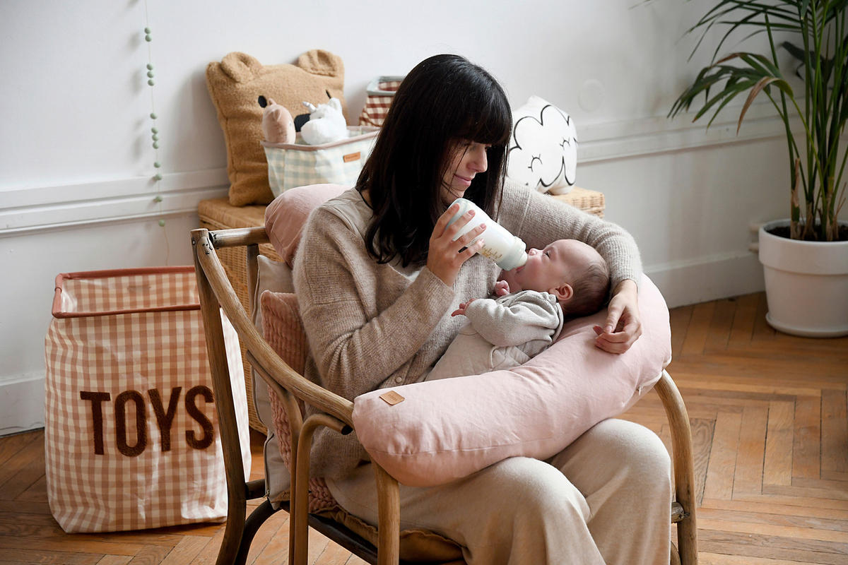 KOJICÍ POLŠTÁŘ - starorůžová, Konvenční, textil (170/39/15cm) - Beaba