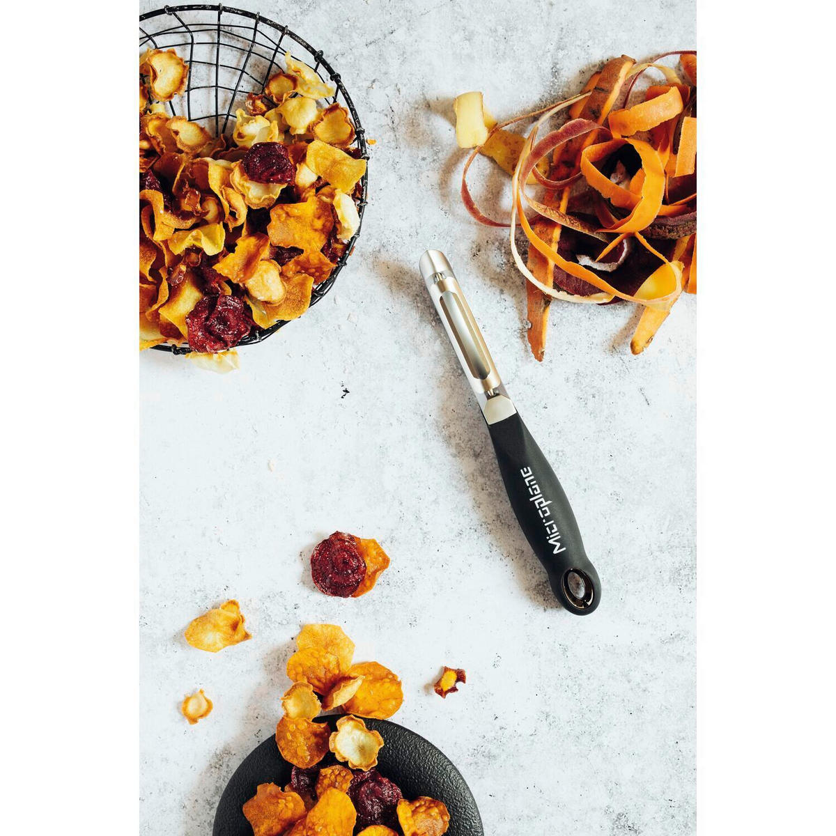 SCHÄLER - Schwarz, Basics, Kunststoff/Metall (10/2,8/25cm) - MICROPLANE