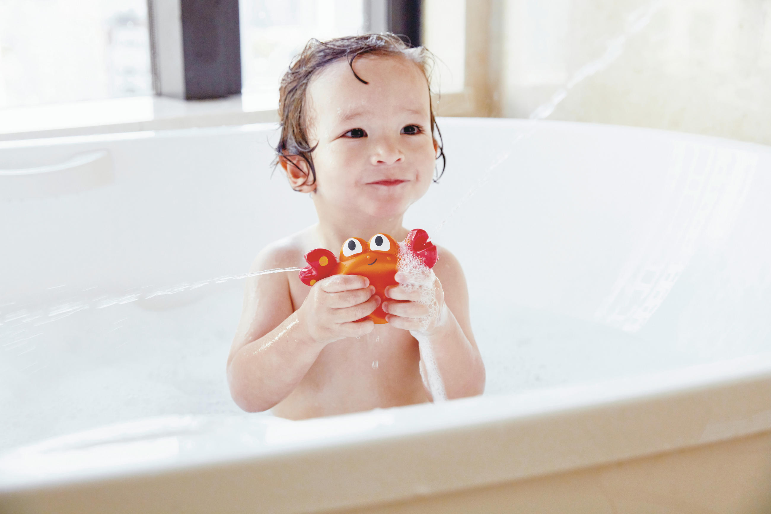 BADESPIELZEUG - Hellrot/Orange, Basics, Kunststoff (35,6/25,0/20,3cm) - Hape