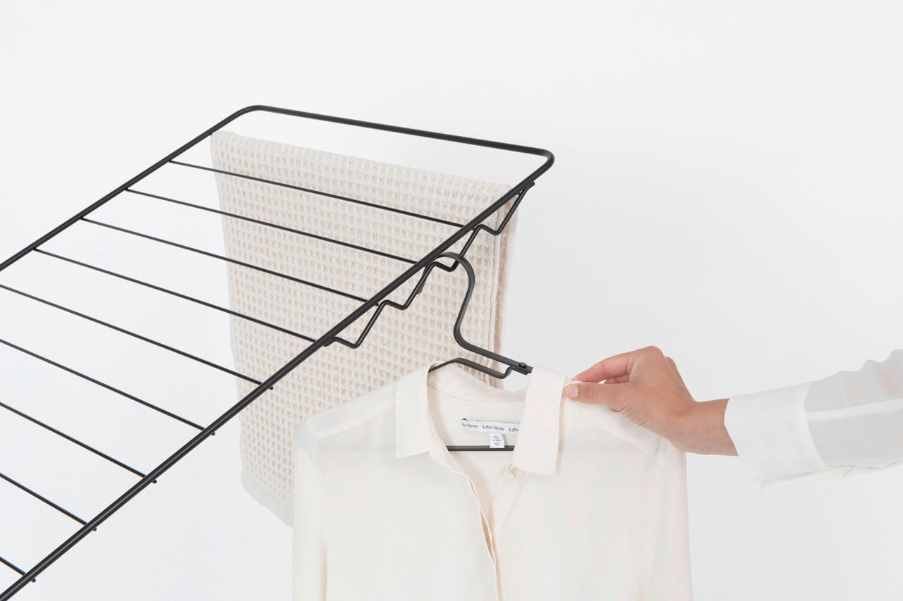 VERTIKÁLNY SUŠIAK NA BIELIZEŇ - čierna, Design, kov (66,1/98,9cm) - Brabantia