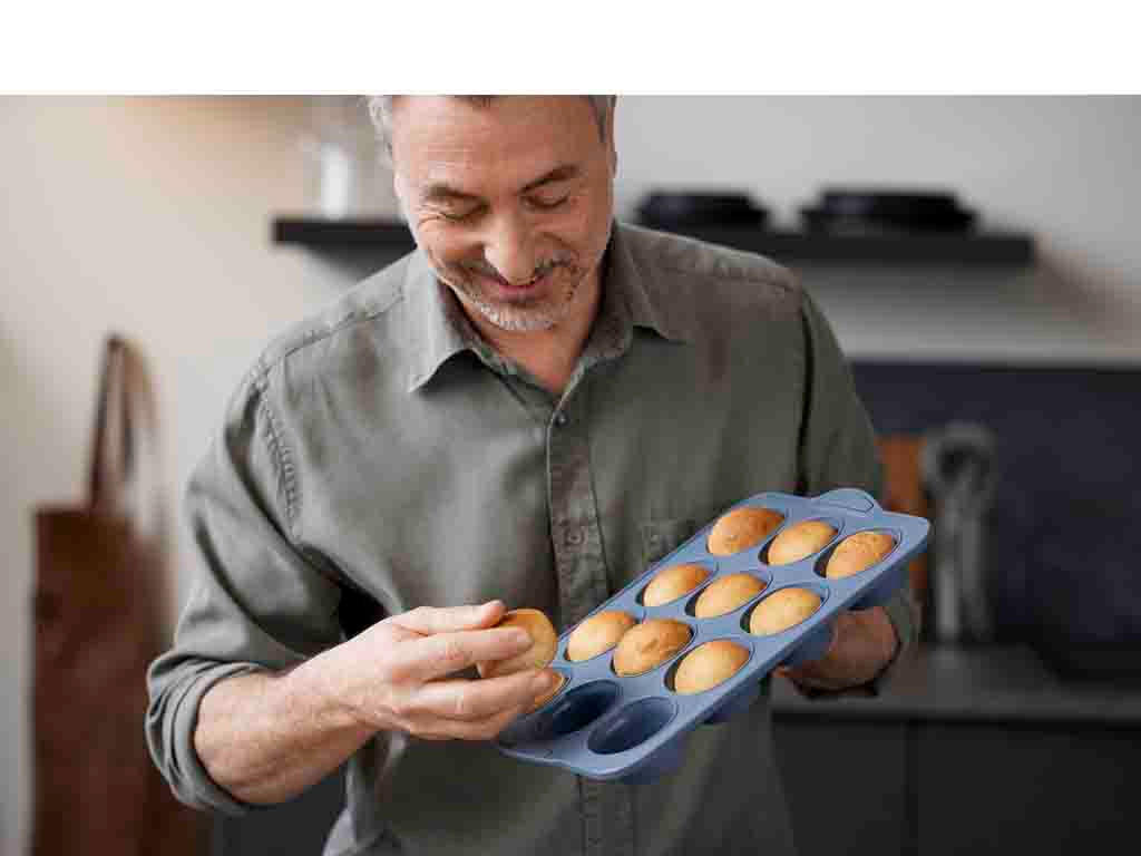 MUFFINSPLÅT - pastellblå, Basics, metall/plast (24/0,43/33cm) - Tareq Taylor