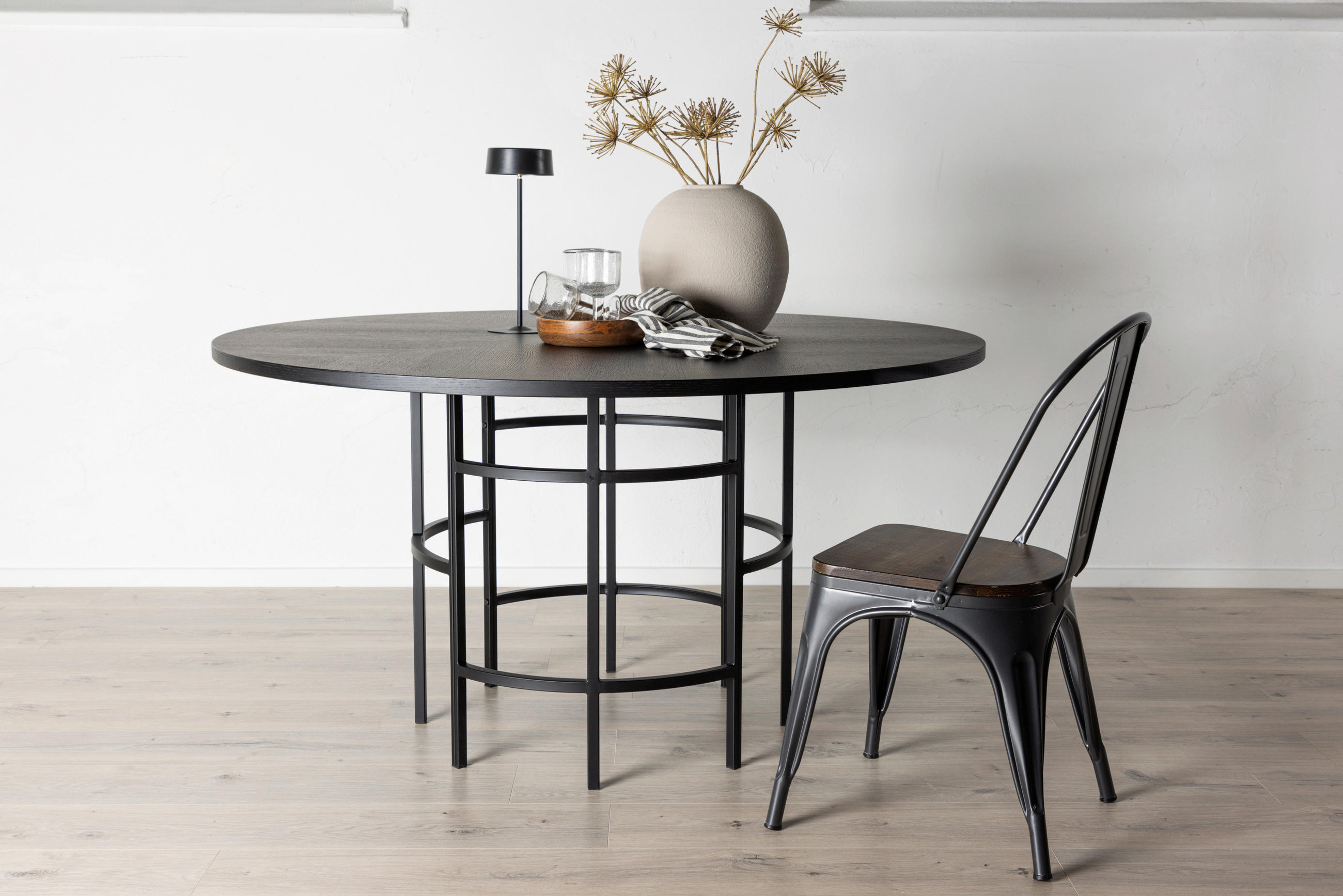 MATBORD i metall, trämaterial 140/140/74 cm   - svart, Design, metall/trämaterial (140/140/74cm) - Livetastic