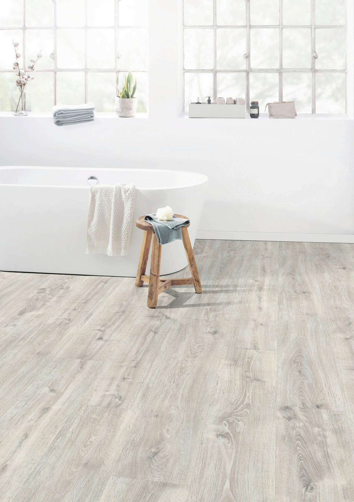 DESIGNBODEN Waltham Eiche weiß EGGER Aquadura+  - Eichefarben/Weiß, KONVENTIONELL, Holzwerkstoff (129.2/24.6/0.75cm) - Egger Holzwerkstoffe