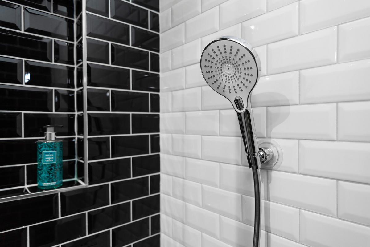 BRAUSEHALTERUNG   - Chromfarben, Basics, Kunststoff (8/7,5/8cm) - Wenko