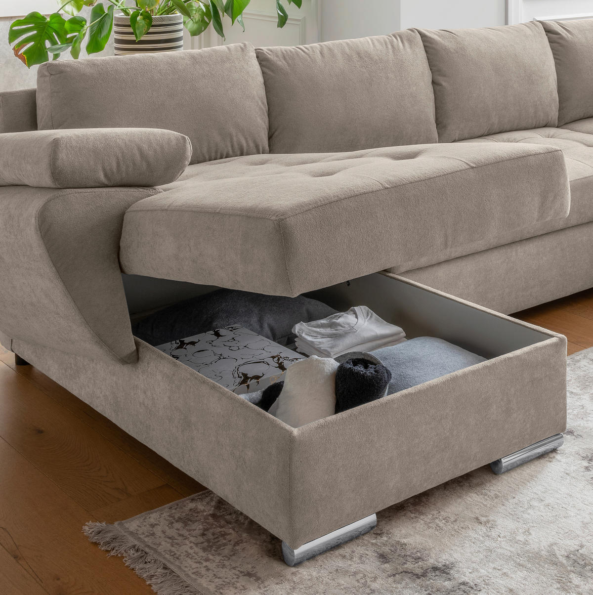 WOHNLANDSCHAFT in Mikrofaser Taupe  - Taupe/Chromfarben, KONVENTIONELL, Textil/Metall (157/305/219cm) - Livetastic