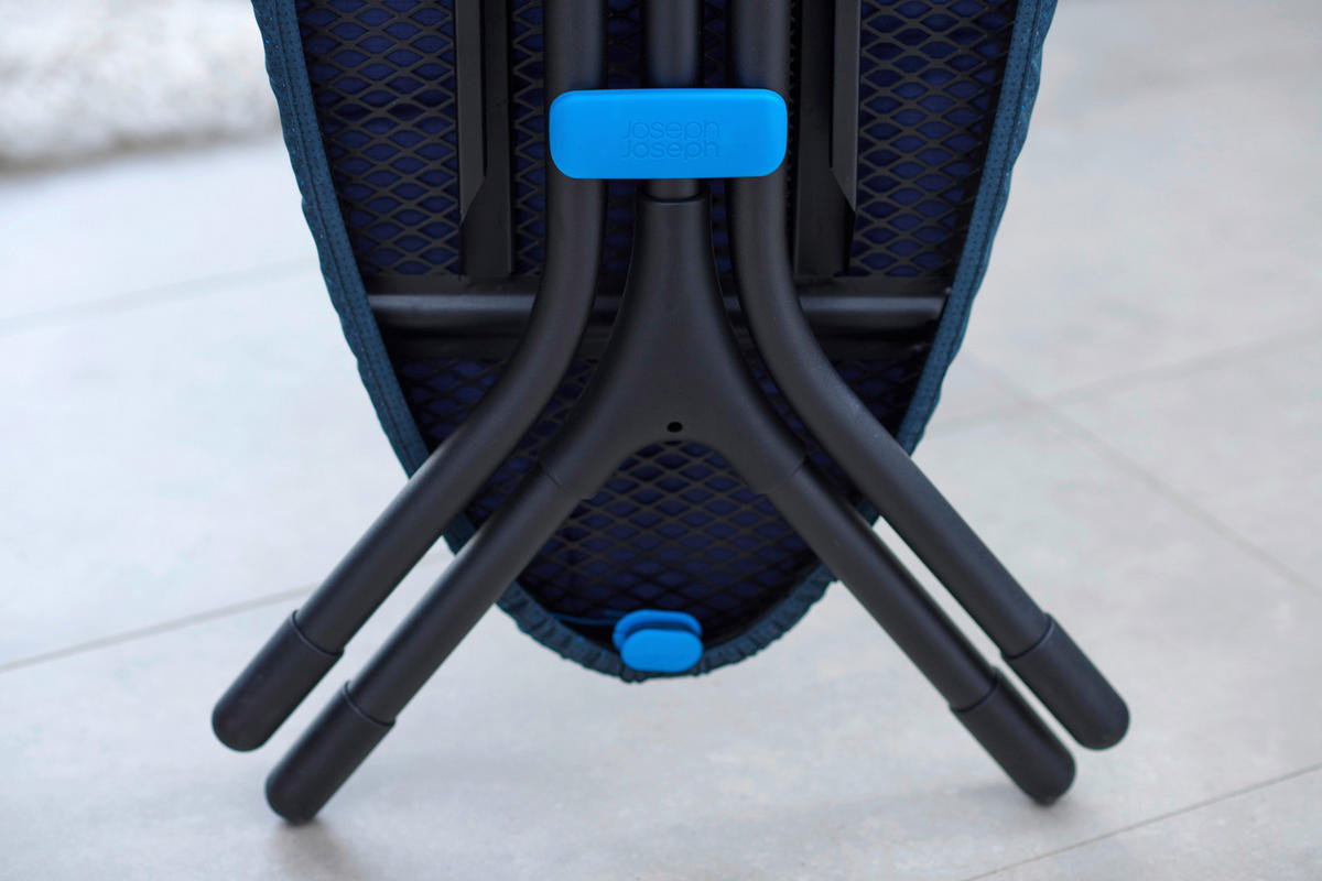 LIKALNA DESKA - temno modra, Basics, tekstil (38/136/8,5cm) - Joseph Joseph