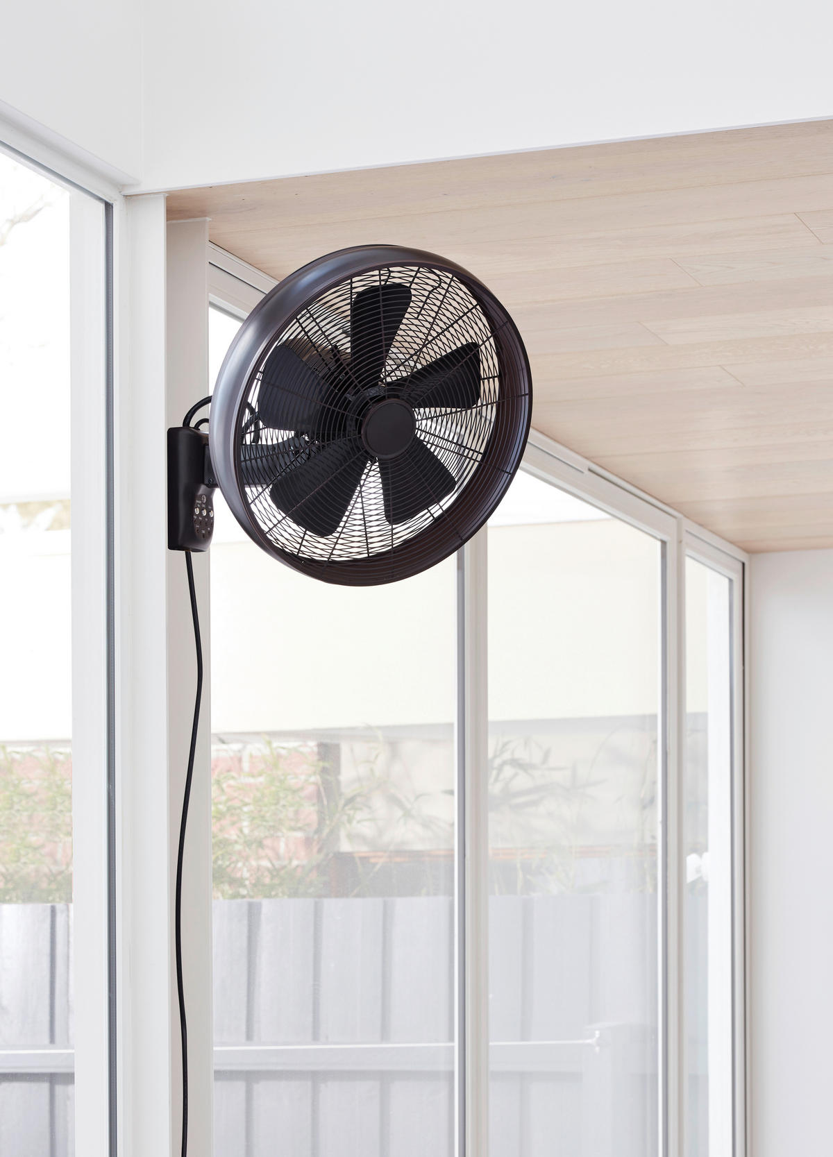 TAKFLÄKT Breeze Serie  - svart, Basics, metall/plast (46/46/40cm) - P & B